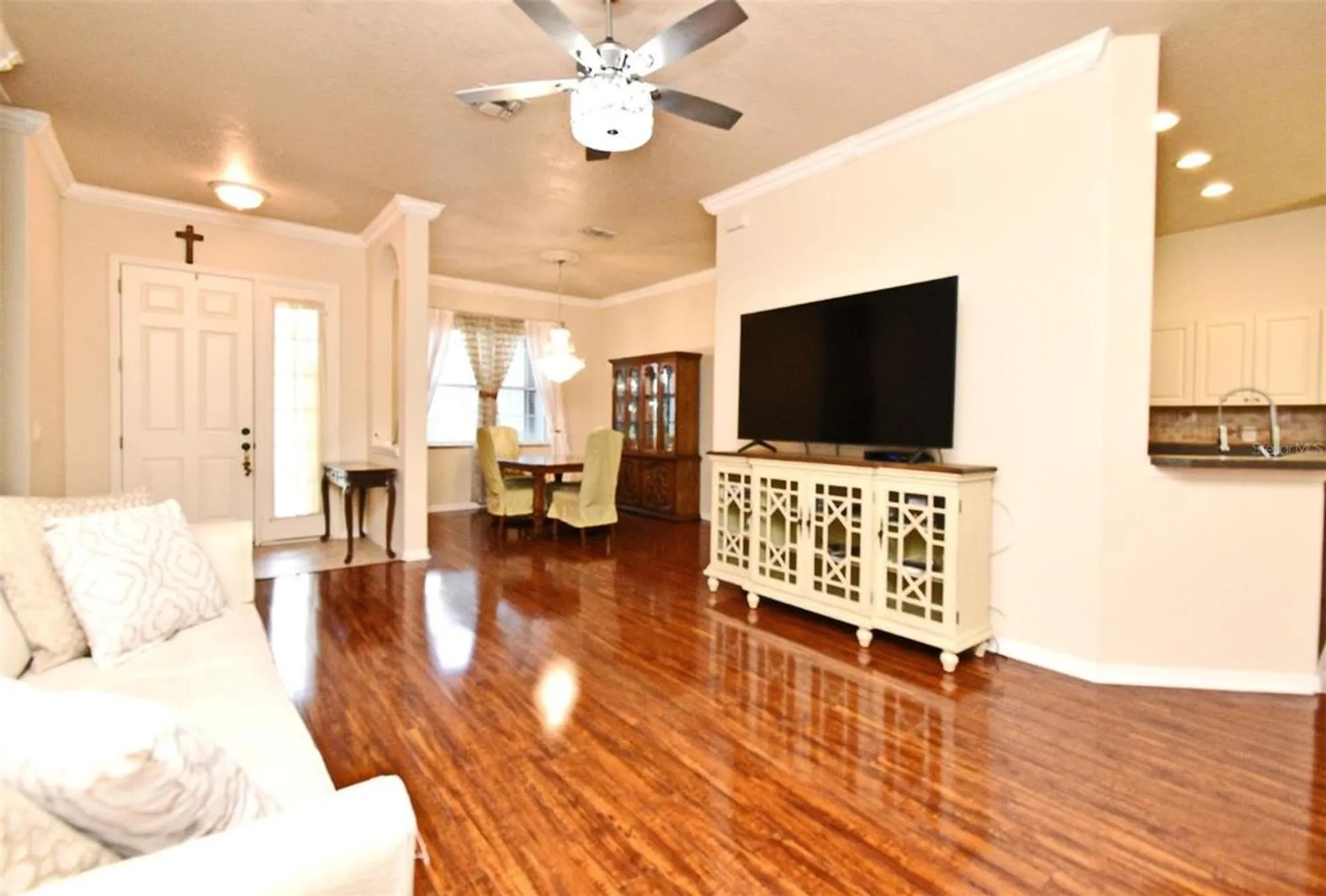 Property Slideshow image 9 of 48 | 2503 squaw crk, Clermont, FL, 34711