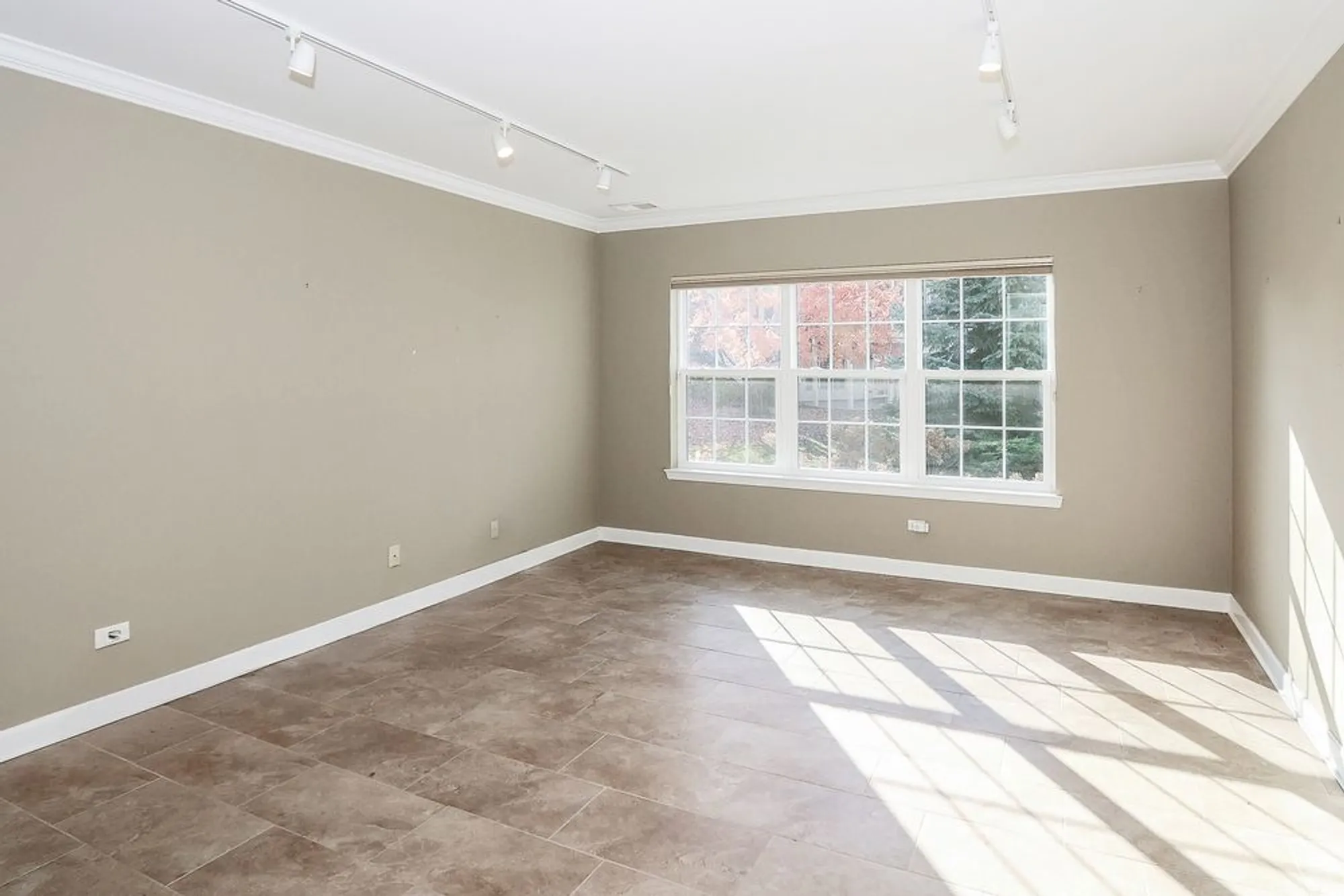 Property Slideshow image 29 of 35 | , Lake In The Hills, IL, 60156