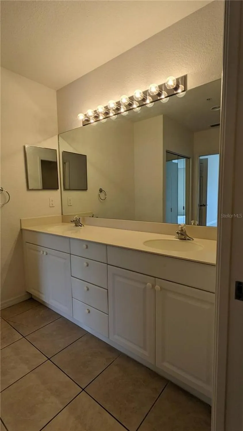 Property Slideshow image 19 of 27 | 7307 fountain palm cir # 7-102, Bradenton, FL, 34203