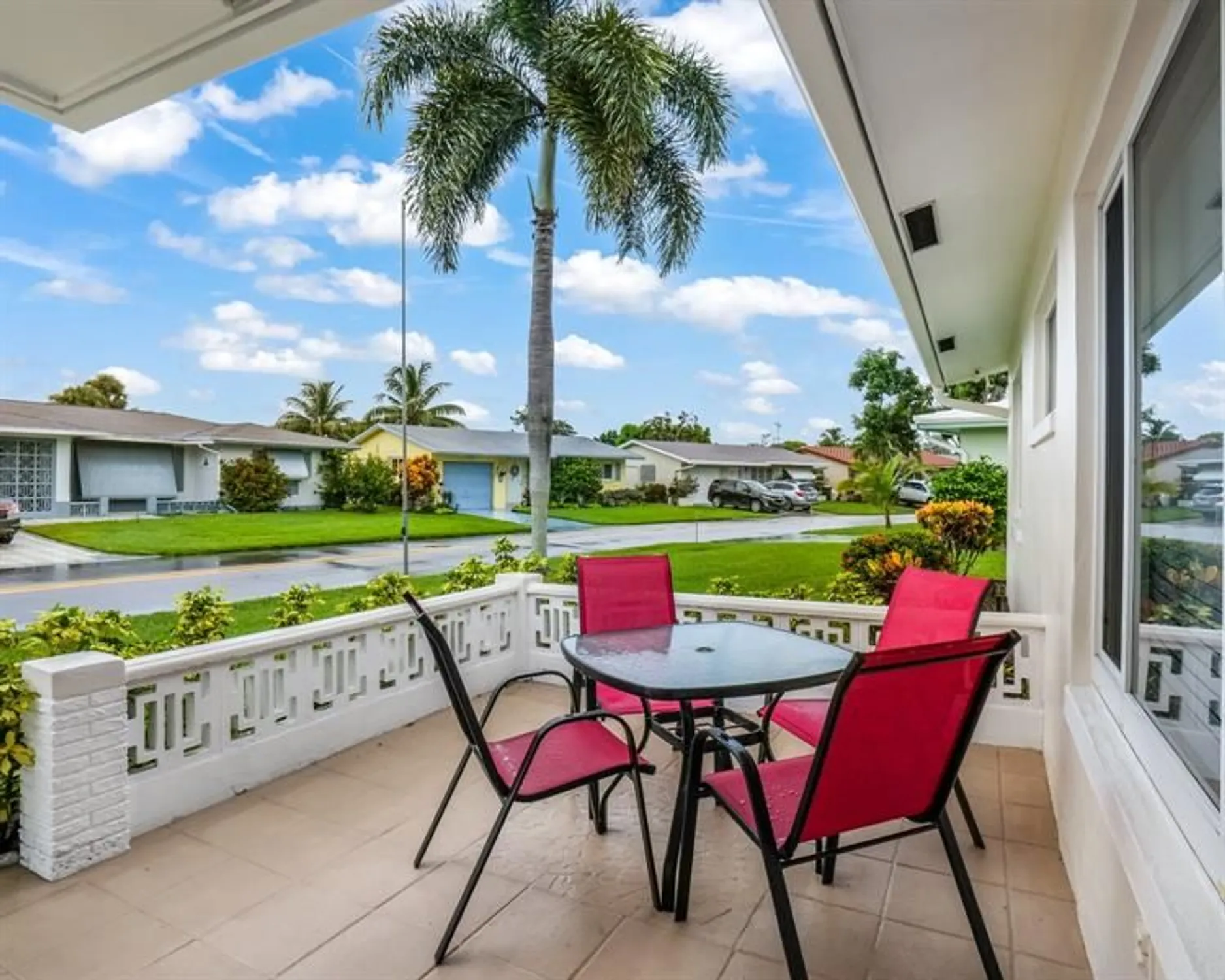 Property Slideshow image 23 of 42 | 4513 nw 43rd ter, Tamarac, FL, 33319