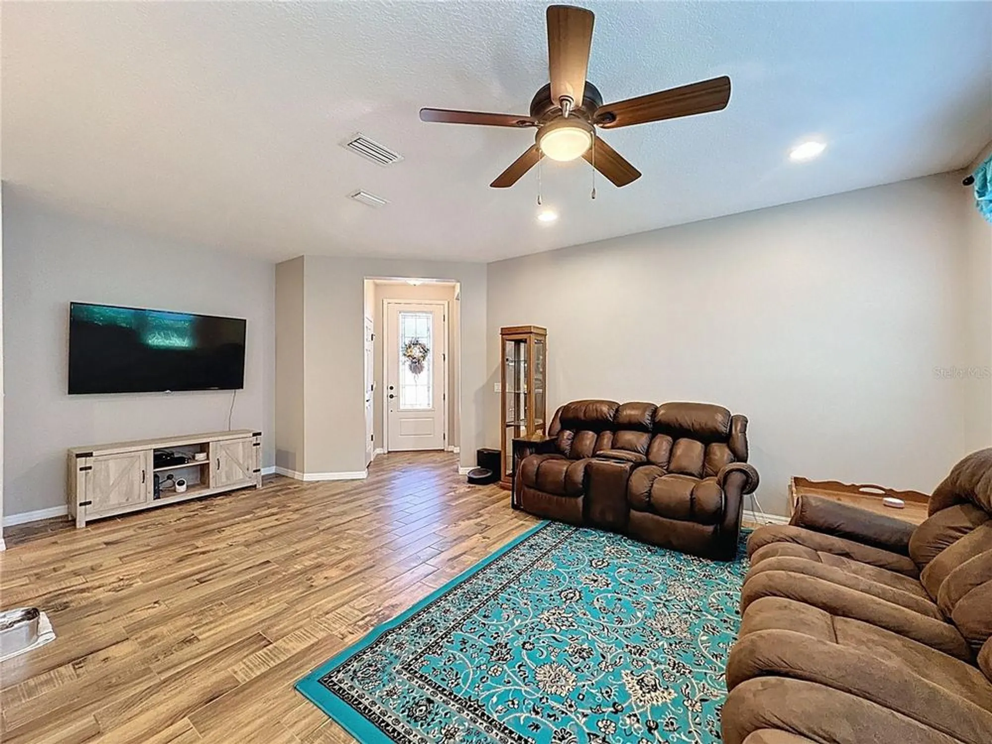 Property Slideshow image 5 of 73 | 126 bayou bend rd, Groveland, FL, 34736