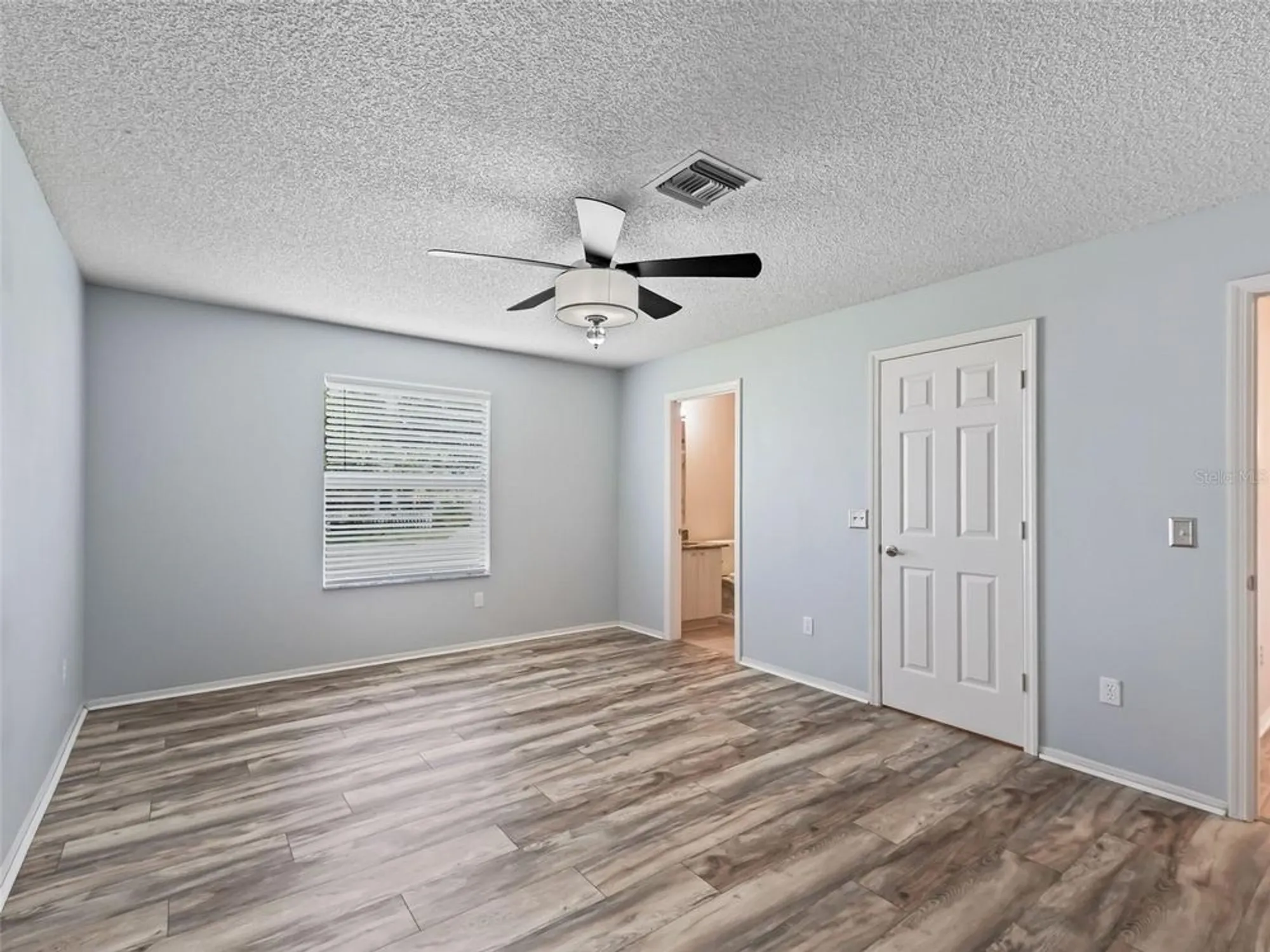 Property Slideshow image 18 of 25 | 220 estrada pl, The Villages, FL, 32159