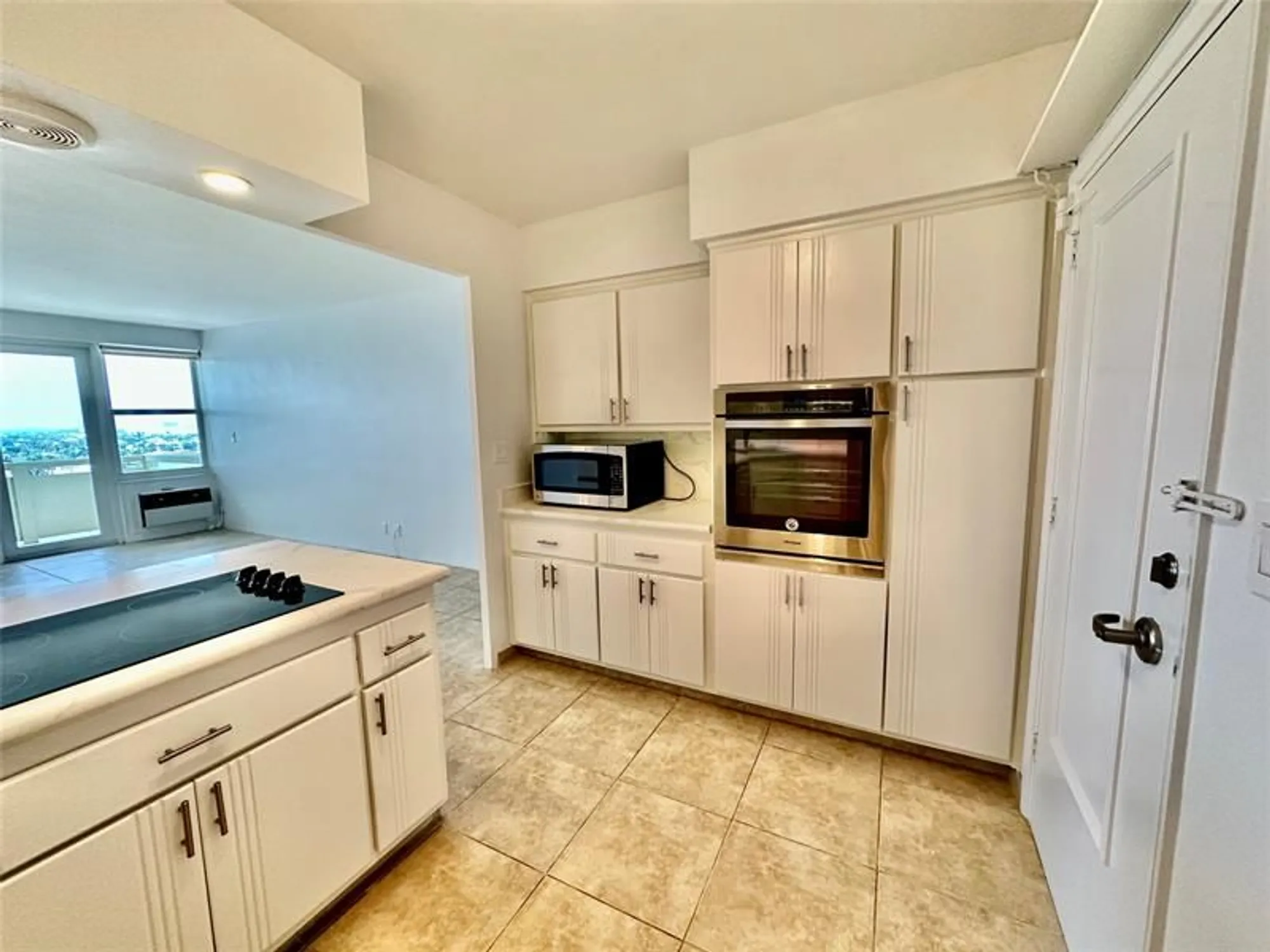 Property Slideshow image 17 of 45 | 3200 ne 36th st apt 1412a, Fort Lauderdale, FL, 33308