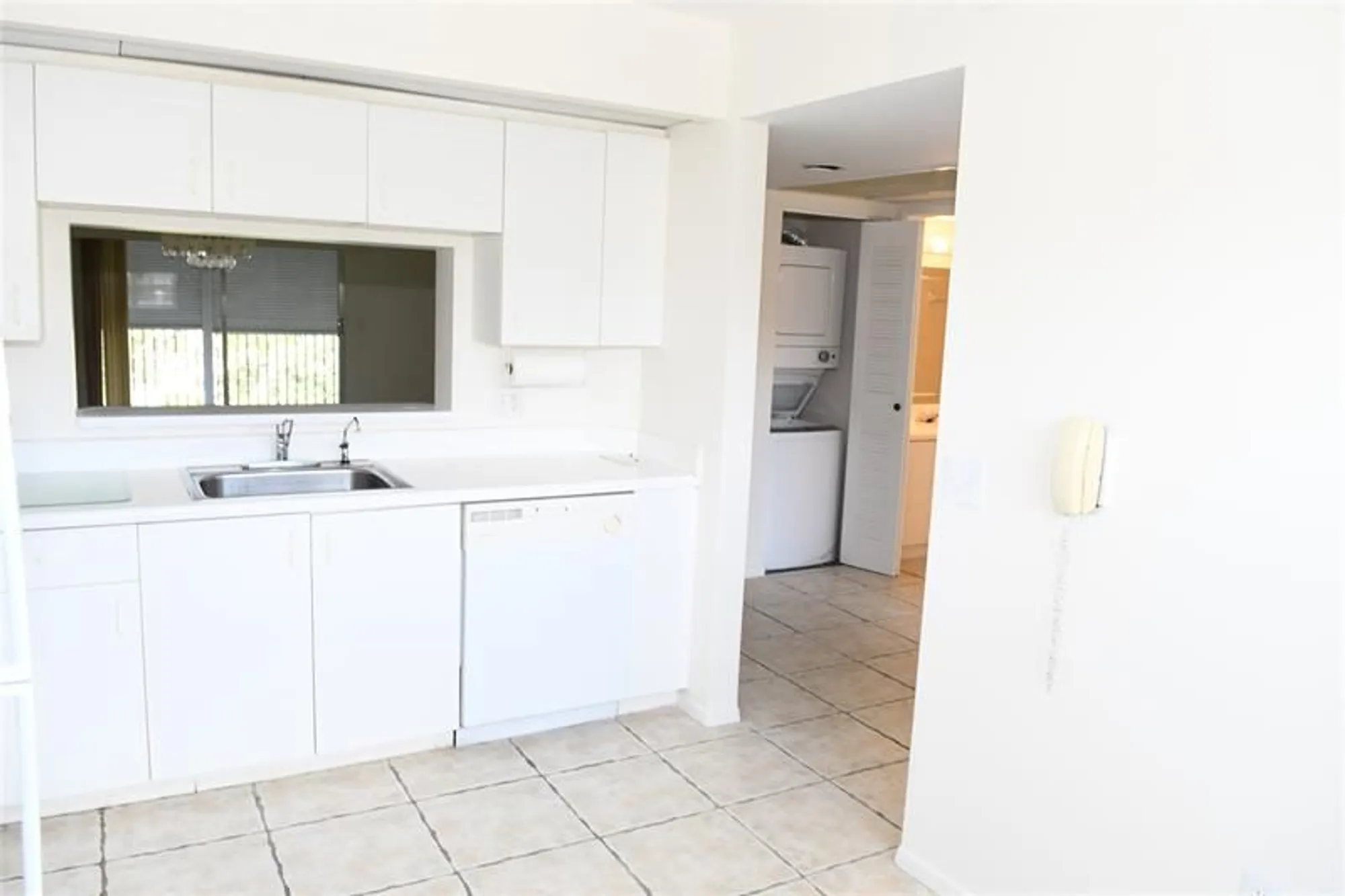 Property Slideshow image 13 of 26 | 1501 sw 131st way apt 304, Pembroke Pines, FL, 33027
