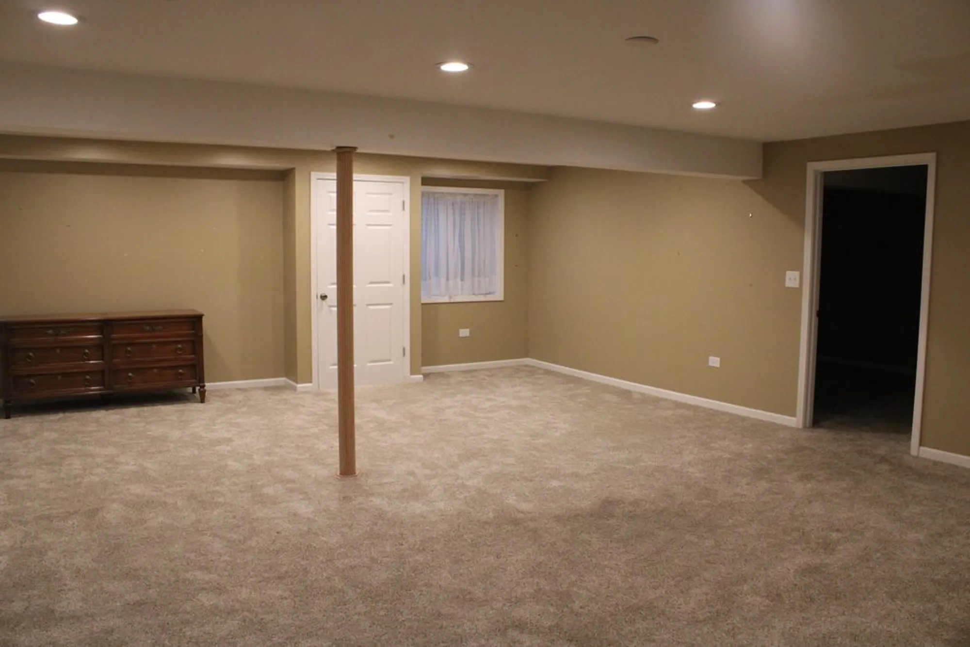 Property Slideshow image 13 of 19 | 1622 captiva dr, Aurora, IL, 60504