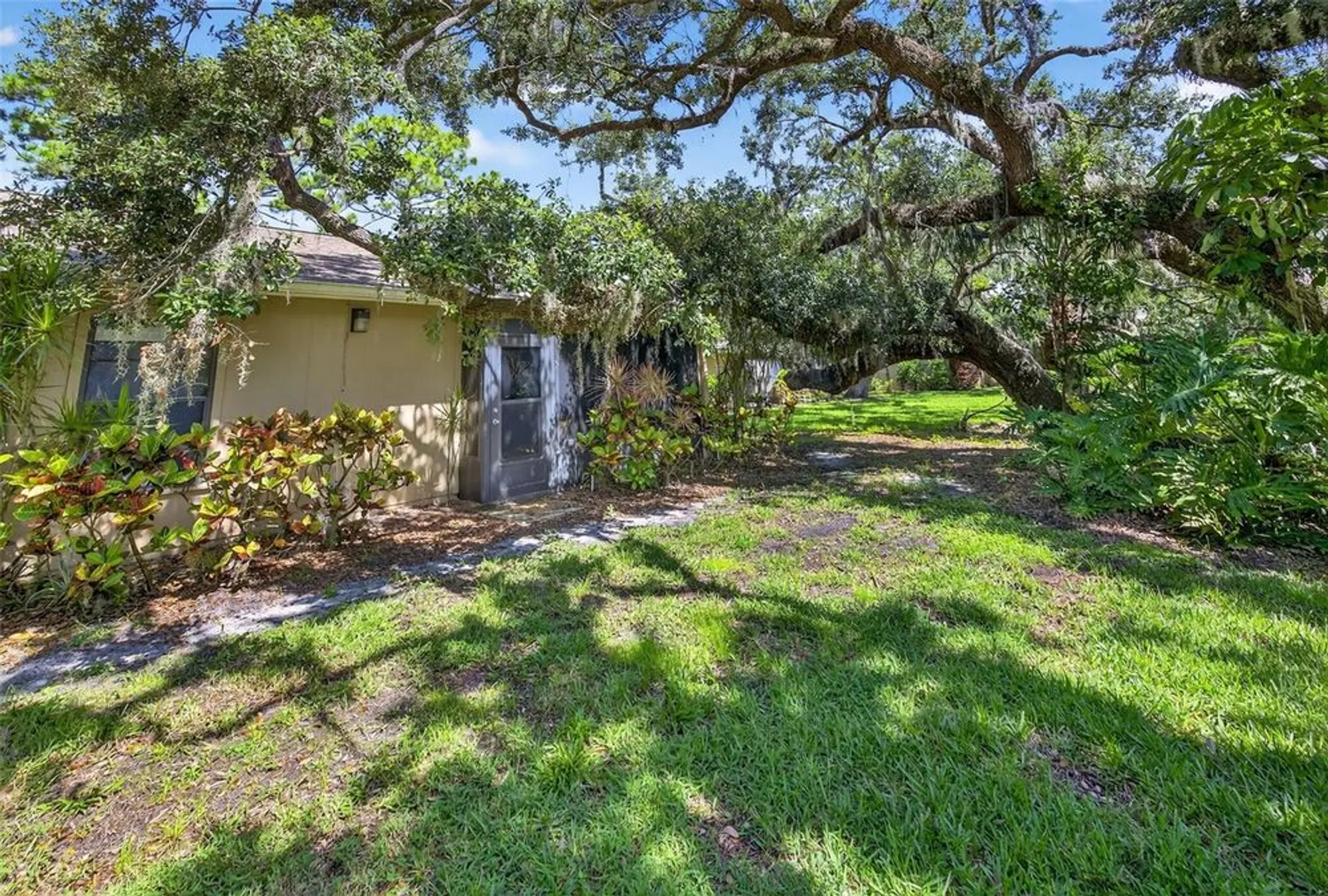 Property Slideshow image 25 of 42 | 1214 tallywood dr 7020, Sarasota, FL, 34237