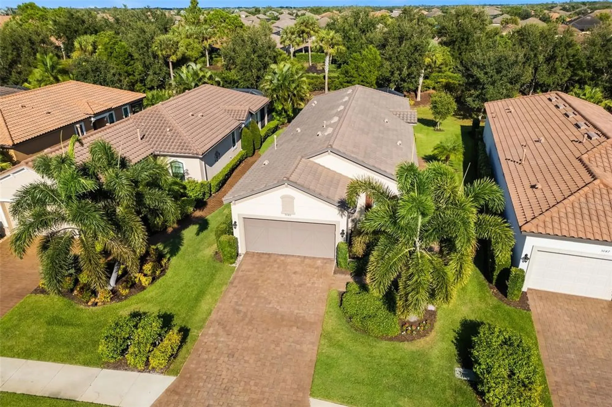 Property Slideshow image 4 of 55 | 5043 serata dr, Bradenton, FL, 34211