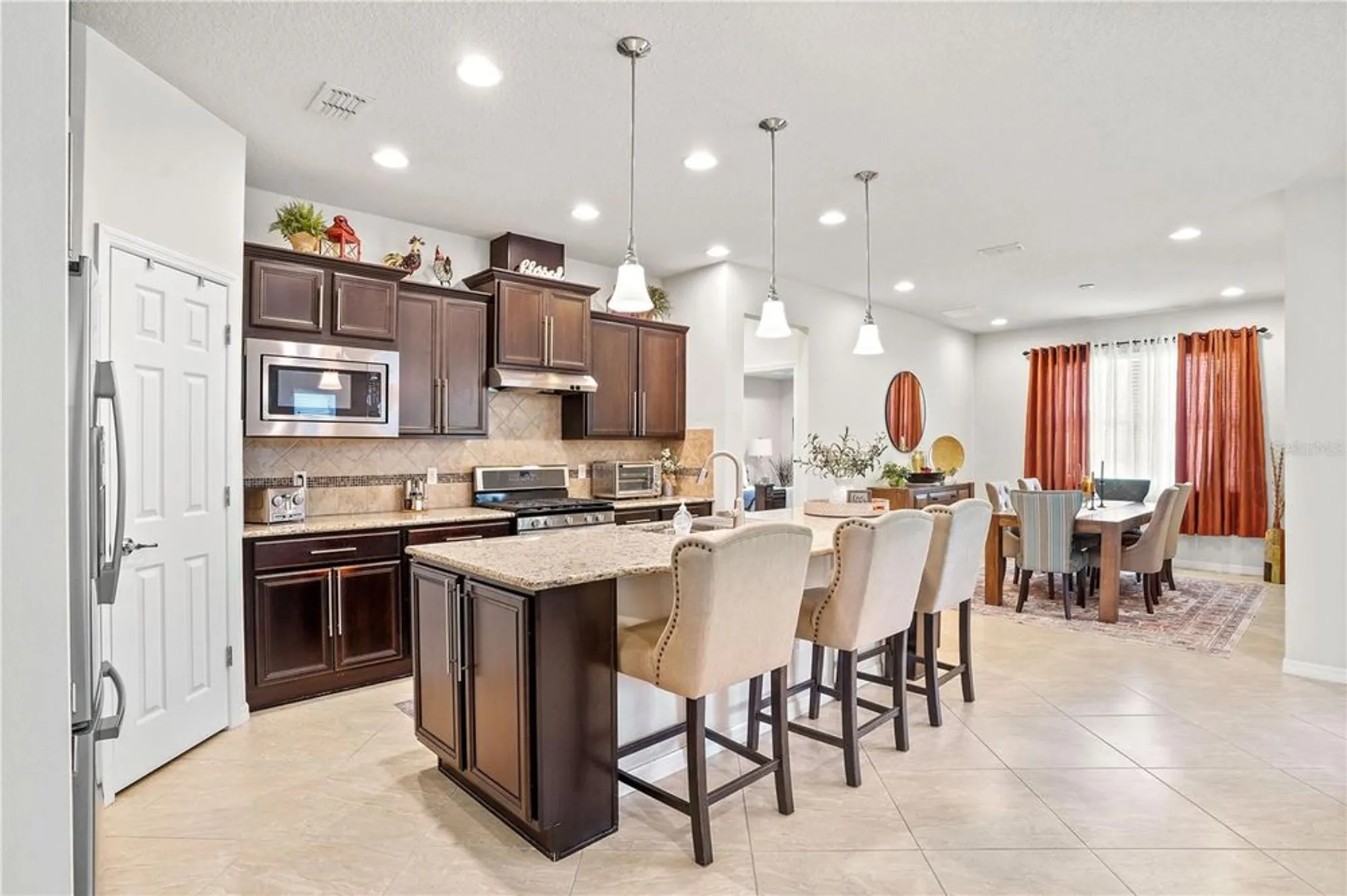 Property Slideshow image 10 of 53 | 329 alicante ct, Davenport, FL, 33837