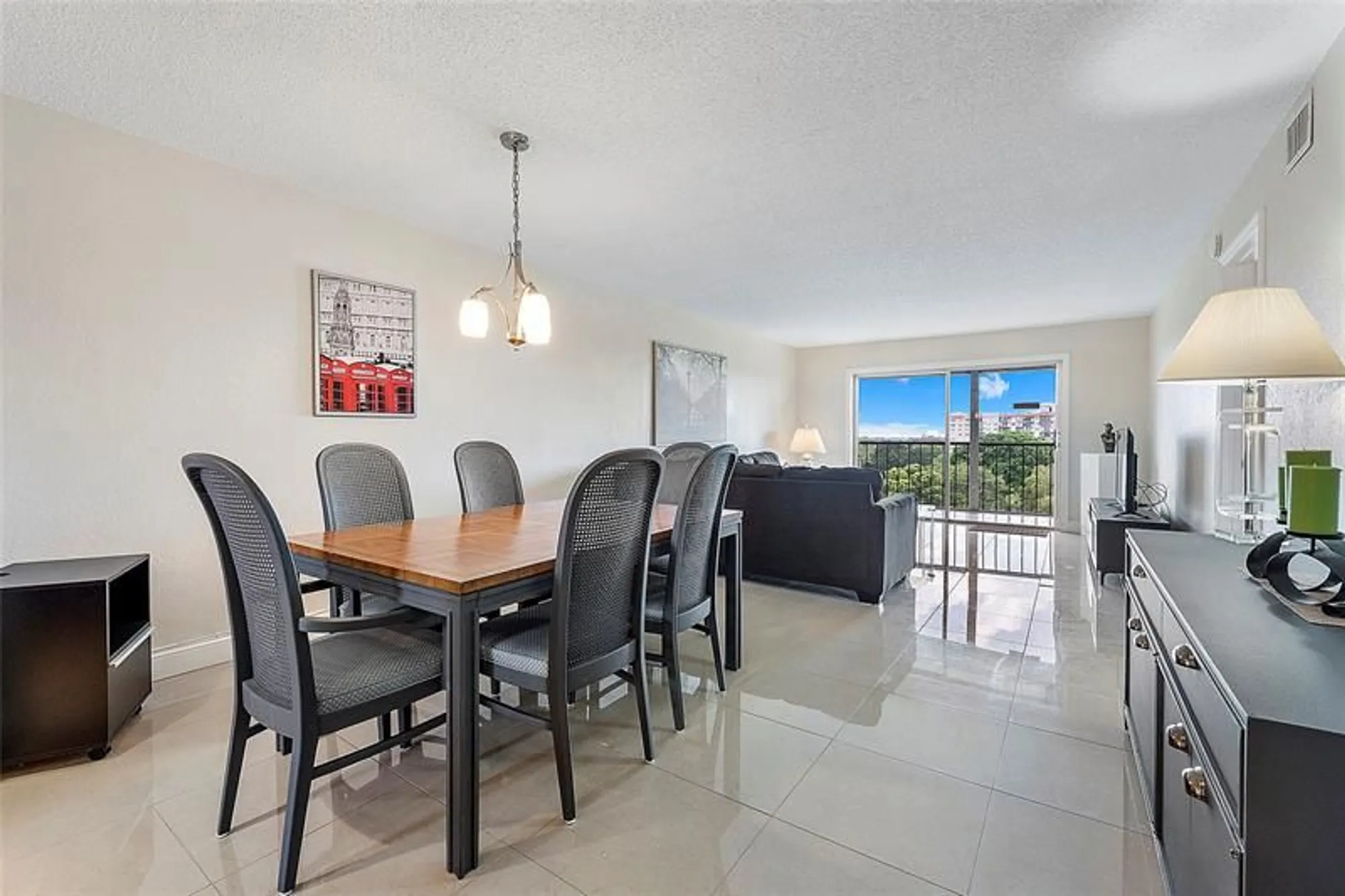 Property Slideshow image 7 of 22 | 5860 nw 44th st 706, Lauderhill, FL, 33319