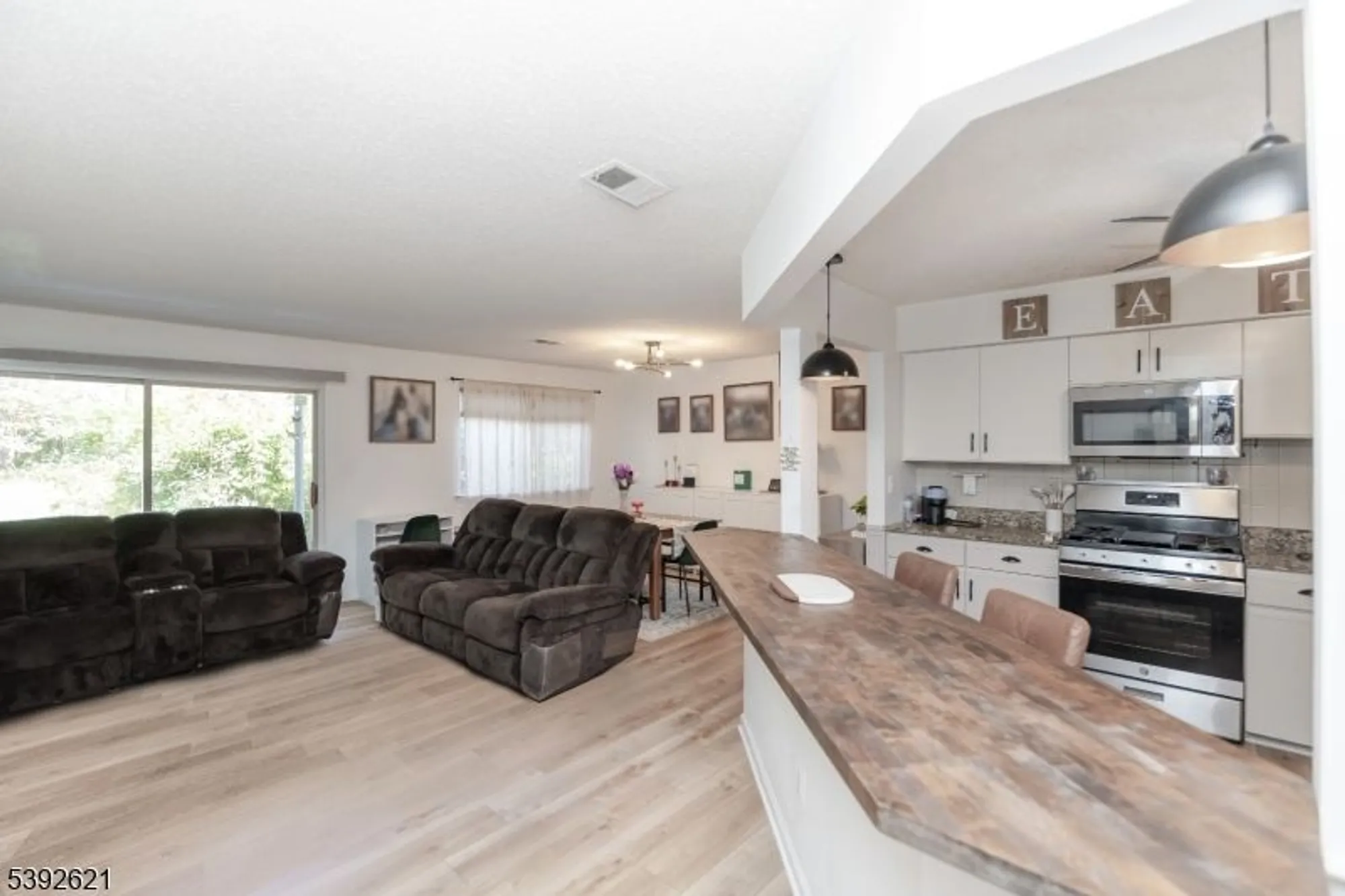 Property Slideshow image 13 of 39 | 31 drake way, Roxbury Twp, NJ, 07836