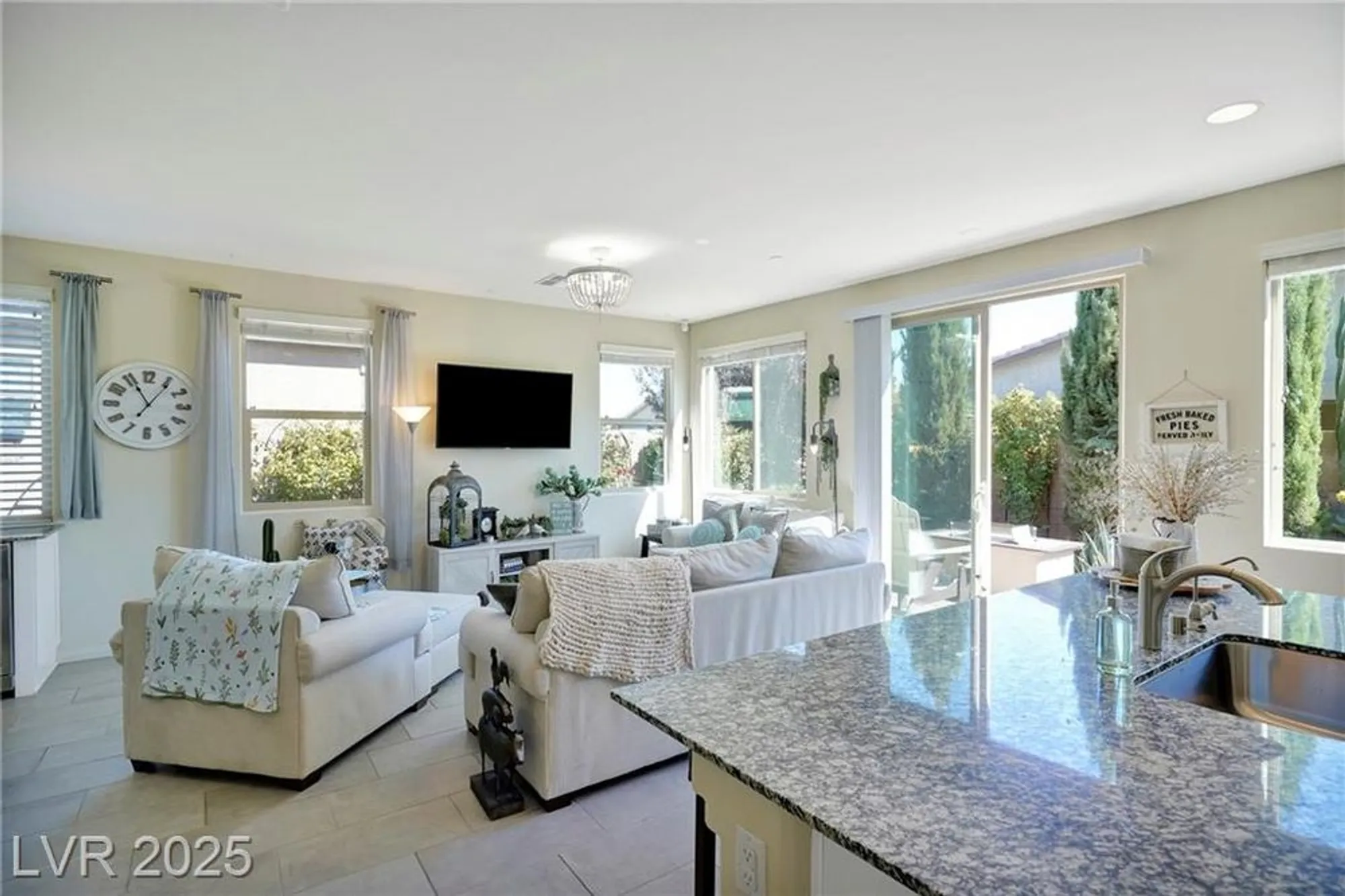 Property Slideshow image 27 of 68 | 1844 wolfcreek falls ct, Henderson, NV, 89044