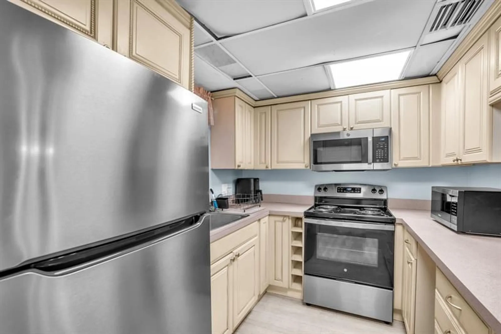 Property Slideshow image 10 of 33 | 12025 w greenway dr apt 104, Royal Palm Beach, FL, 33411