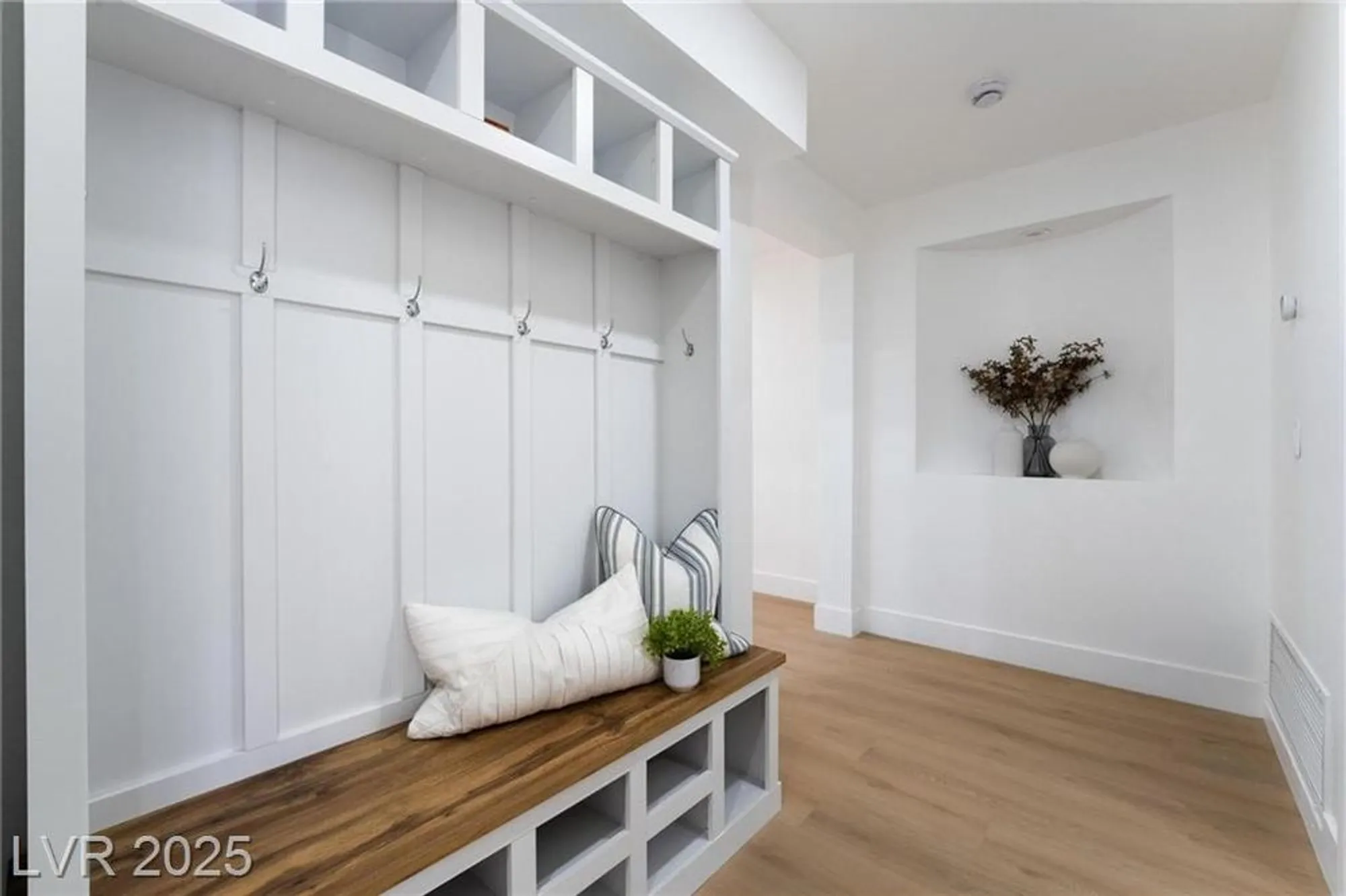 Property Slideshow image 23 of 57 | 2528 sunup dr, Las Vegas, NV, 89134