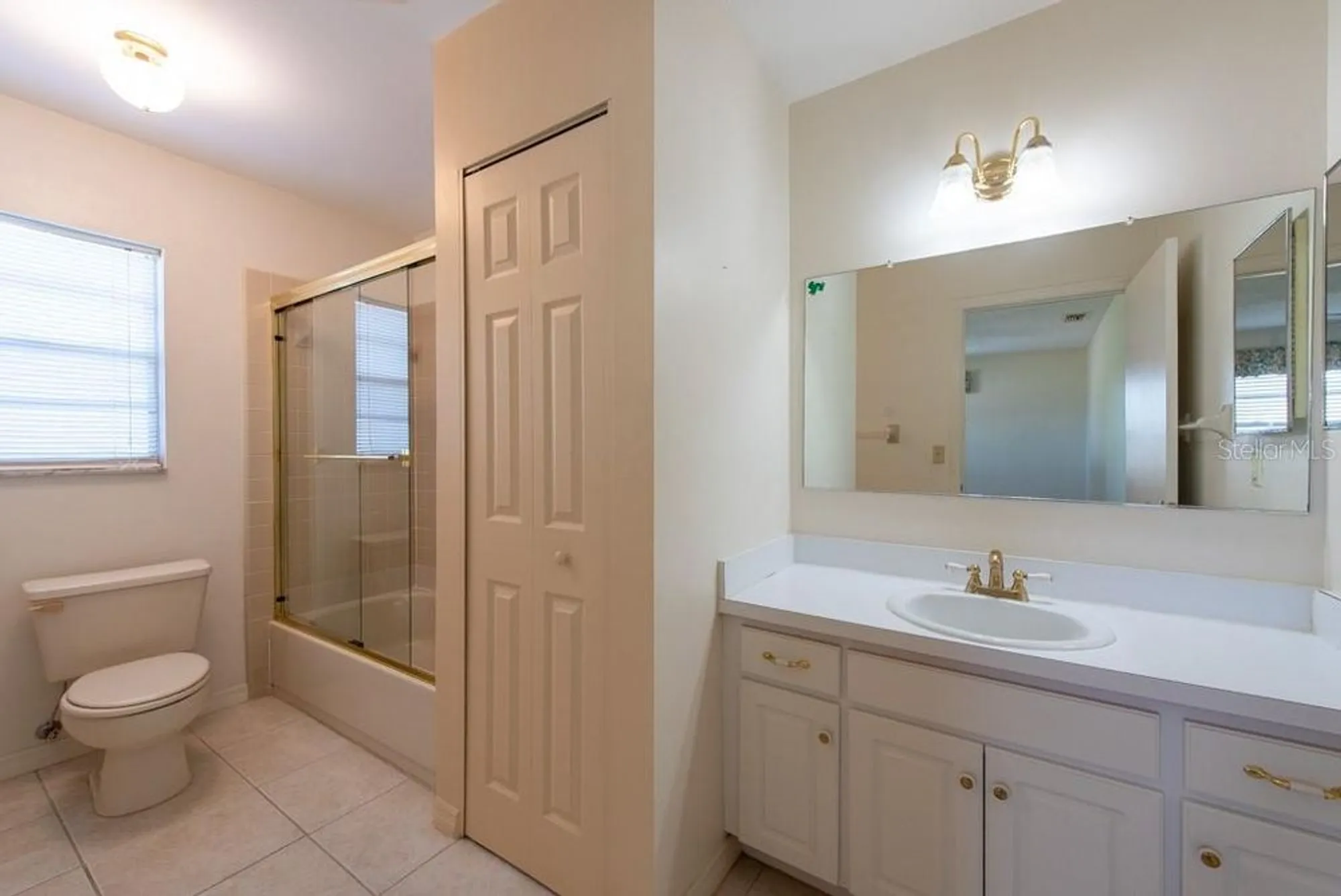 Property Slideshow image 25 of 44 | 106 silverbell ct, Sun City Center, FL, 33573