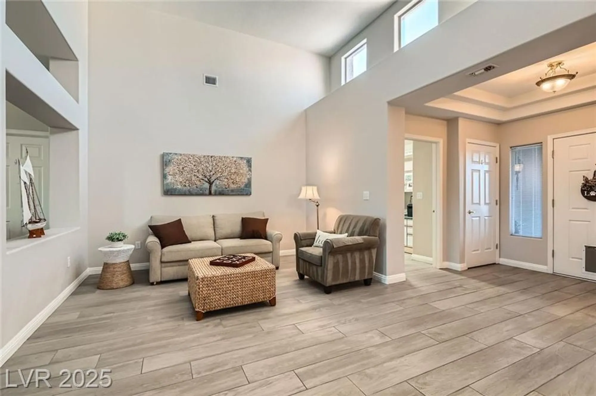 Property Slideshow image 3 of 36 | 10309 broom hill dr, Las Vegas, NV, 89134