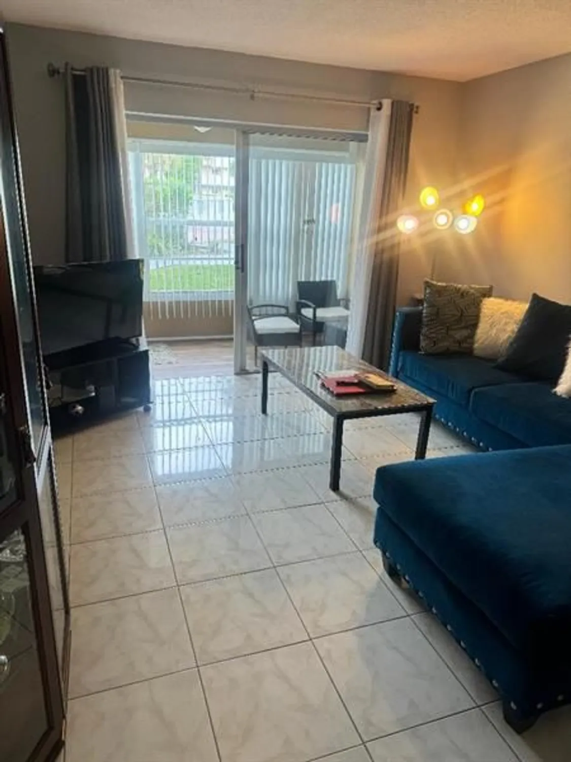 Property Slideshow image 5 of 8 | 2861 nw 47th ter 104b, Lauderdale Lakes, FL, 33313