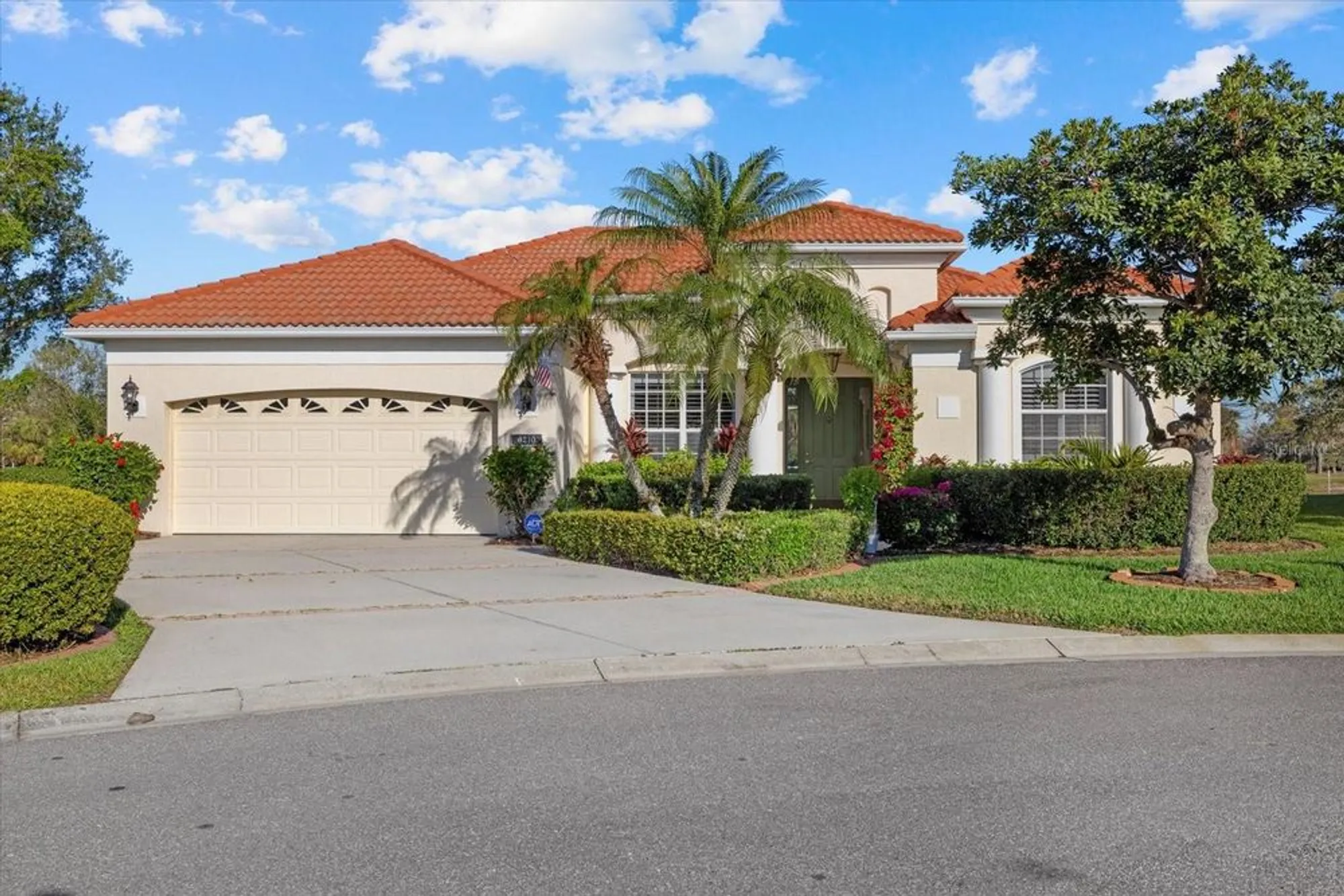 Property Slideshow image 2 of 35 | 6210 cormorant ct, Bradenton, FL, 34203