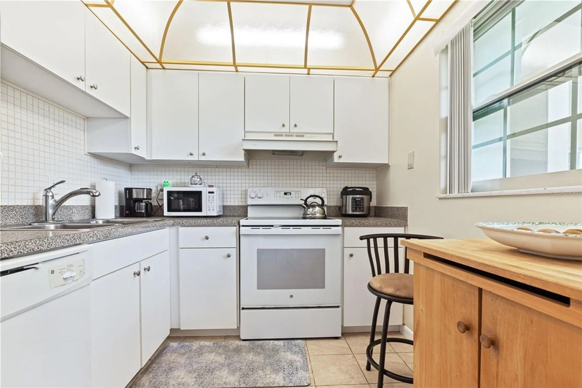 Property Slideshow image 11 of 29 | 19029 us highway 19 n apt 3-1, Clearwater, FL, 33764