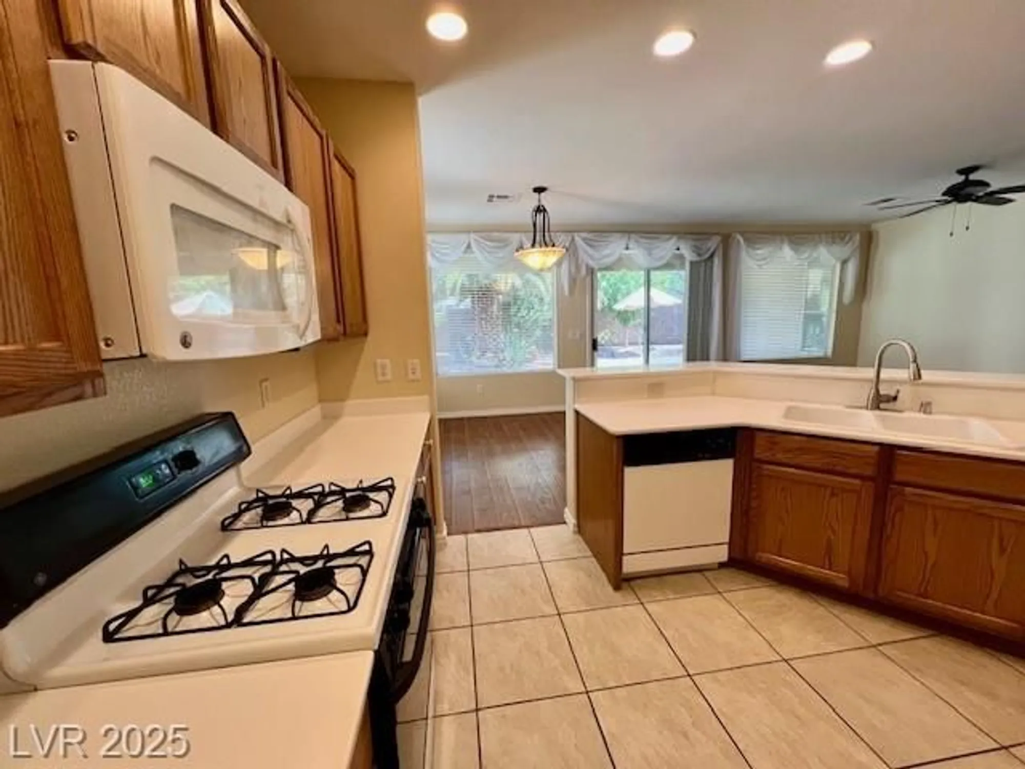 Property Slideshow image 8 of 40 | 4438 regalo bello st, Las Vegas, NV, 89135