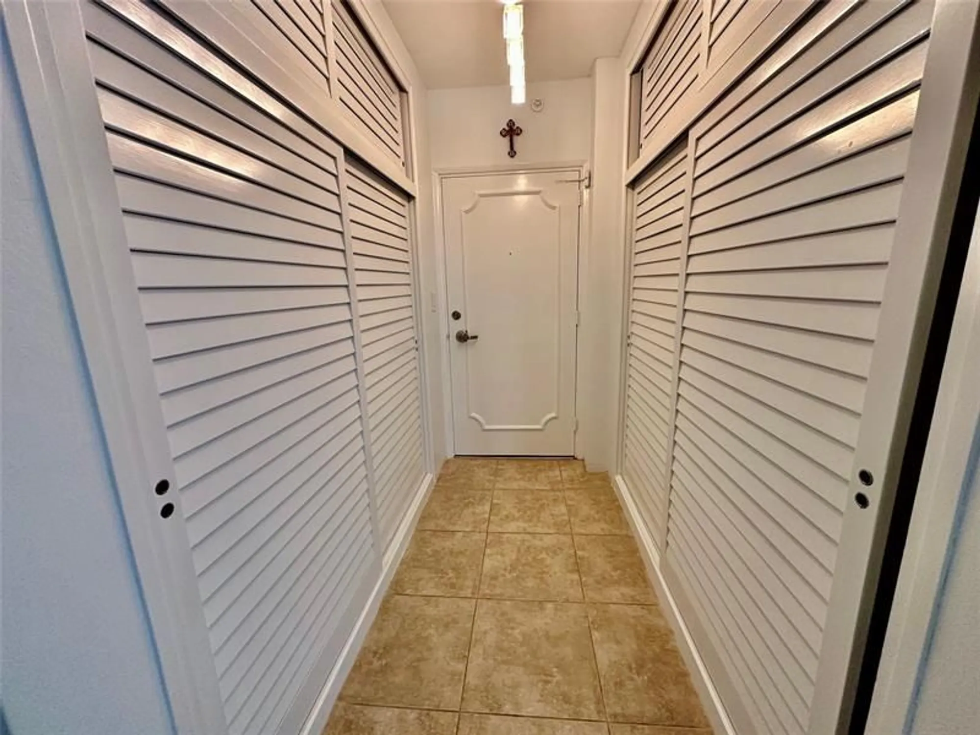 Property Slideshow image 11 of 45 | 3200 ne 36th st apt 1412a, Fort Lauderdale, FL, 33308