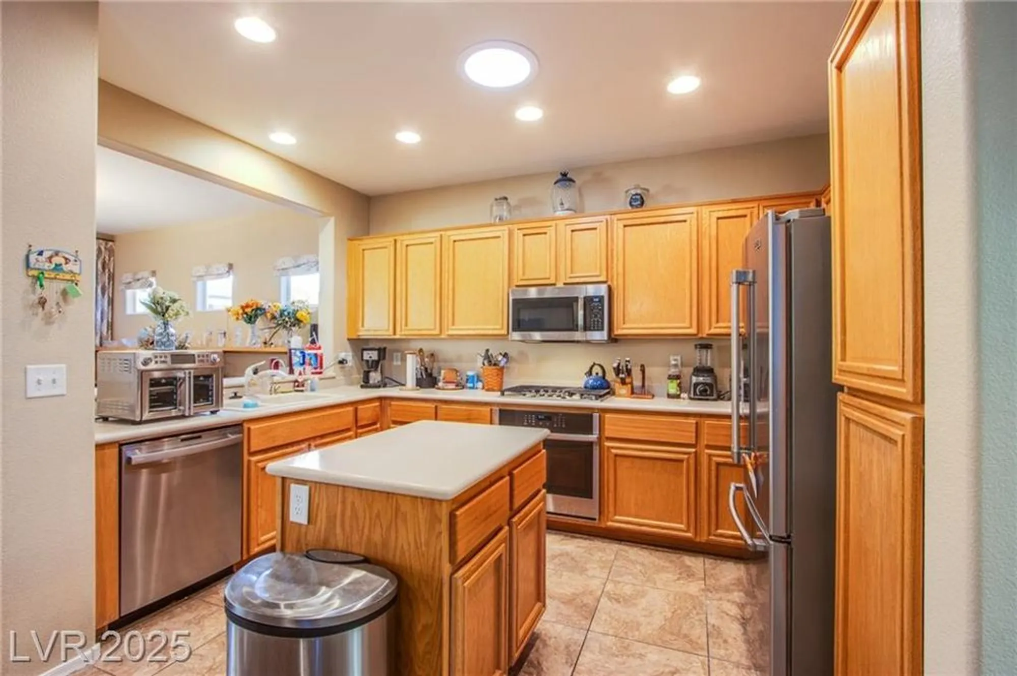 Property Slideshow image 17 of 31 | 2581 evansville ave, Henderson, NV, 89052