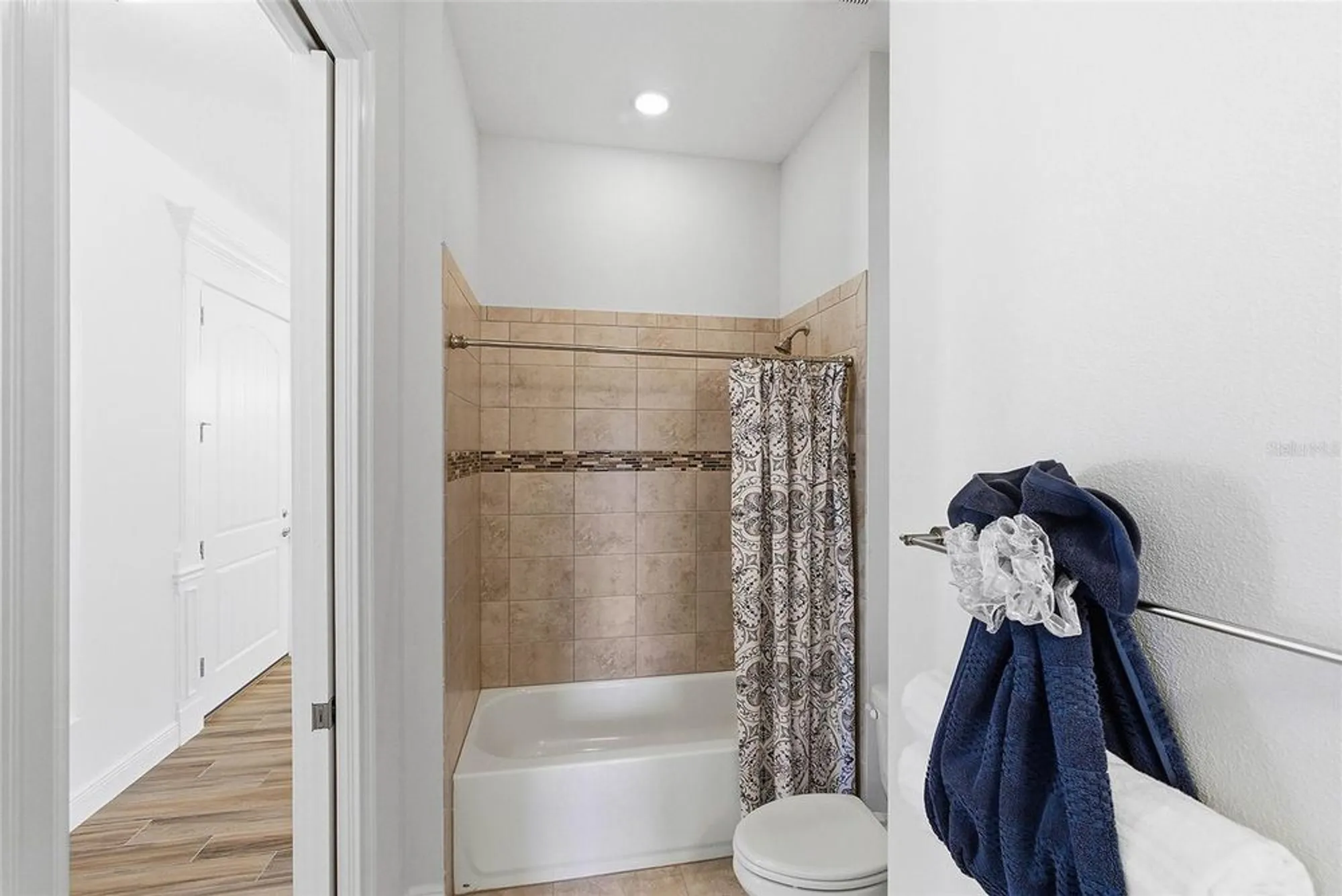 Property Slideshow image 32 of 47 | 39500 hillrise ln, Lady Lake, FL, 32159