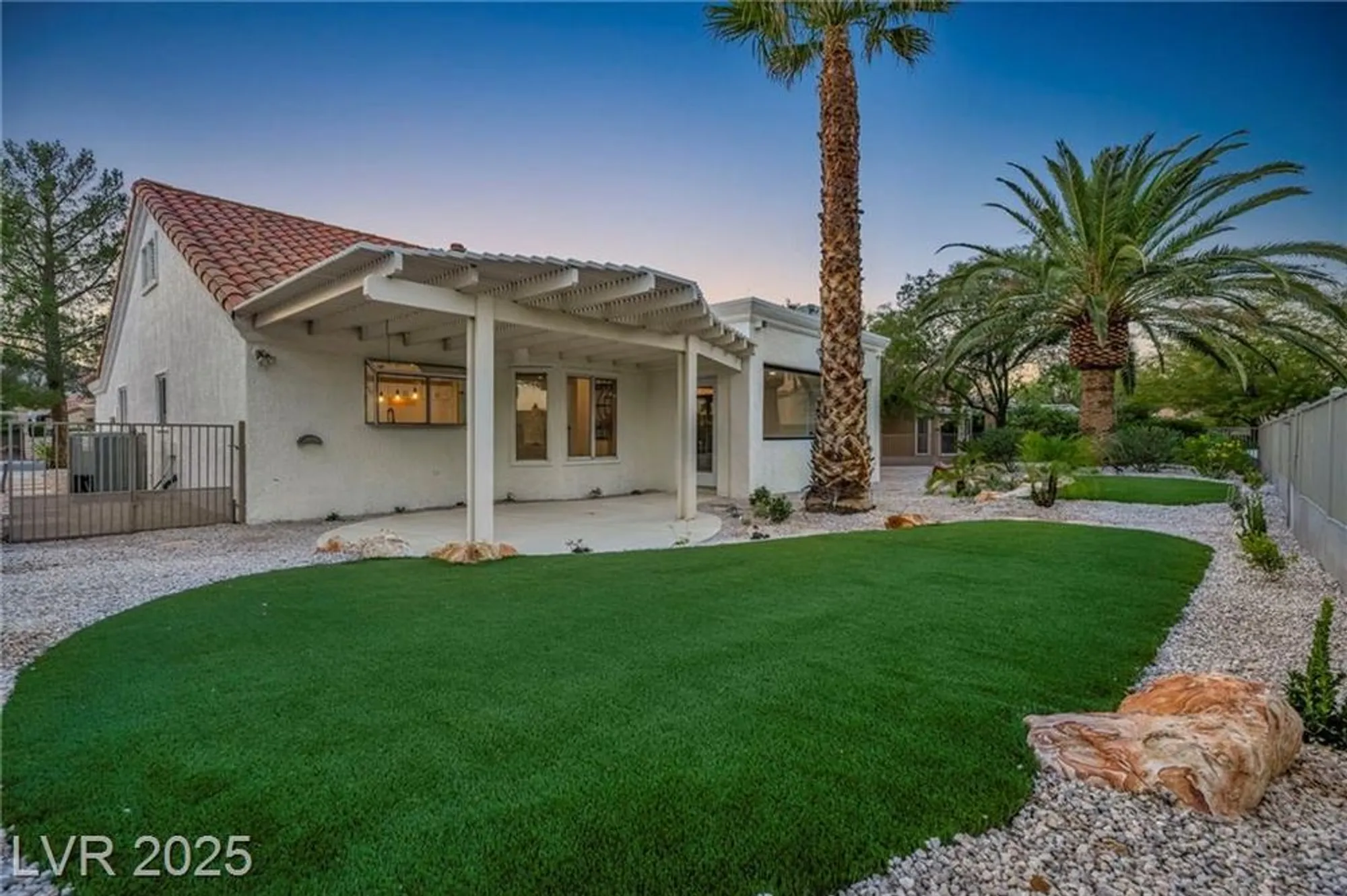 Property Slideshow image 48 of 70 | 2920 crown ridge dr, Las Vegas, NV, 89134