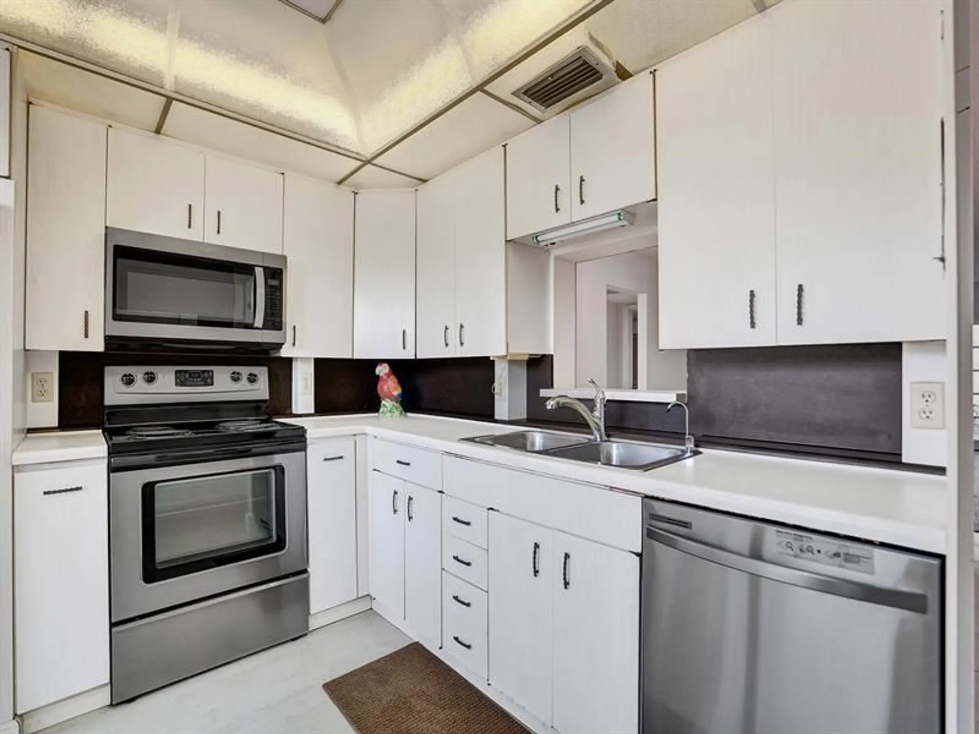 Property Slideshow image 2 of 64 | 3002 portofino isle c3, Coconut Creek, FL, 33066