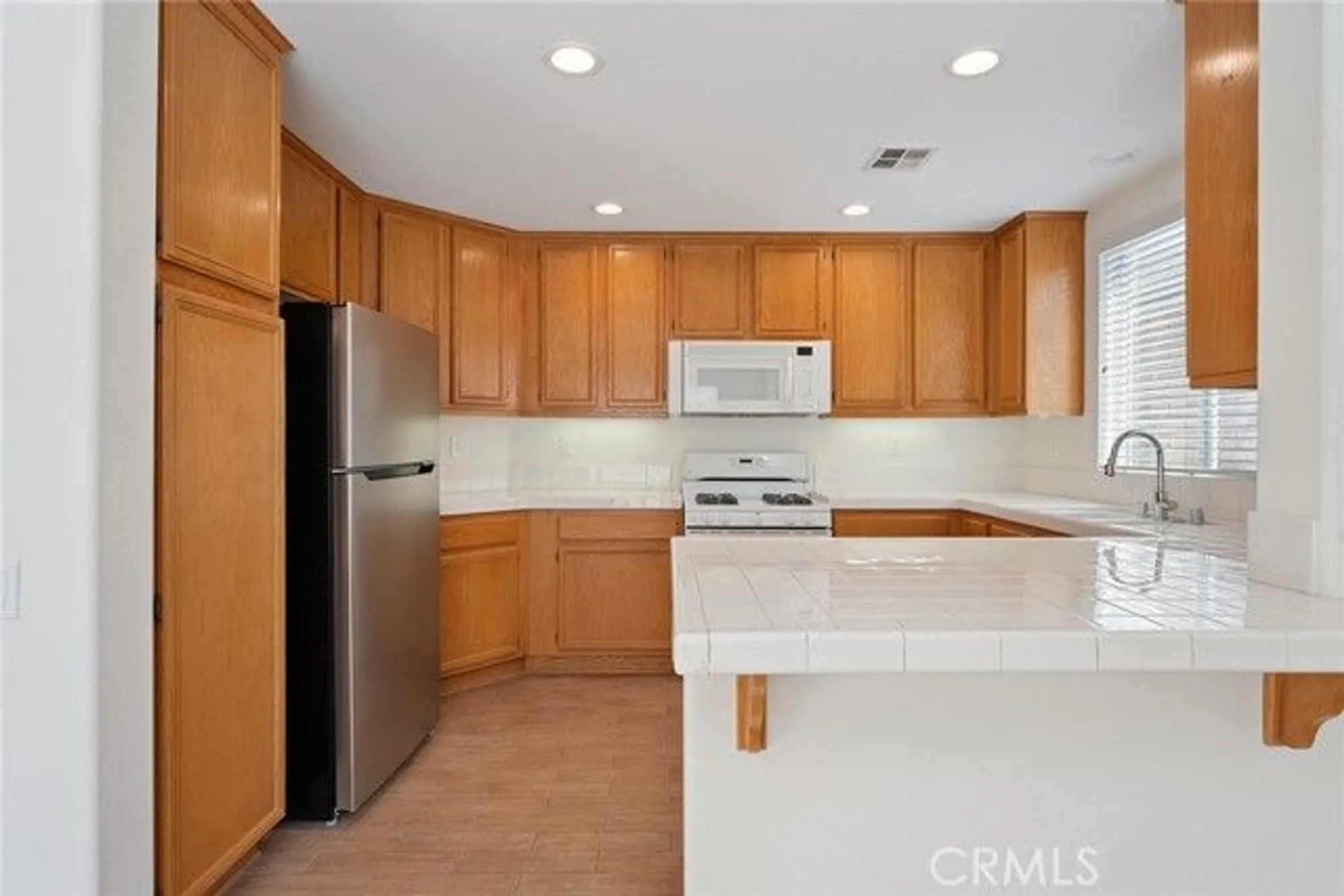 Property Slideshow image 22 of 52 | 2024 tulip ave, Simi Valley, CA, 93063