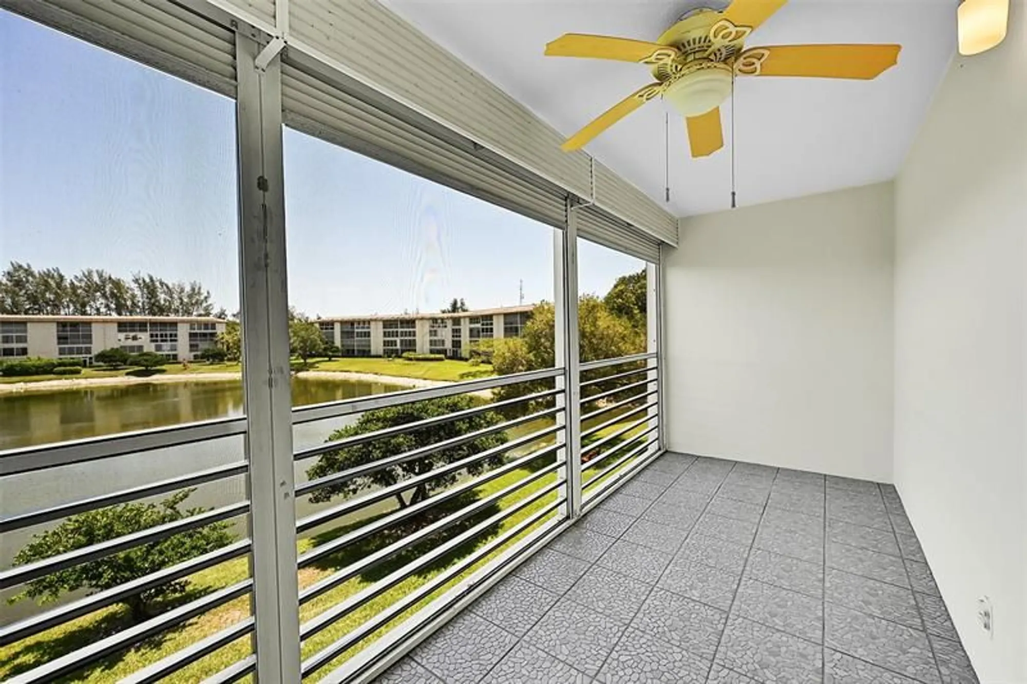 Property Slideshow image 7 of 25 | 1902 bermuda cir h3, Coconut Creek, FL, 33066