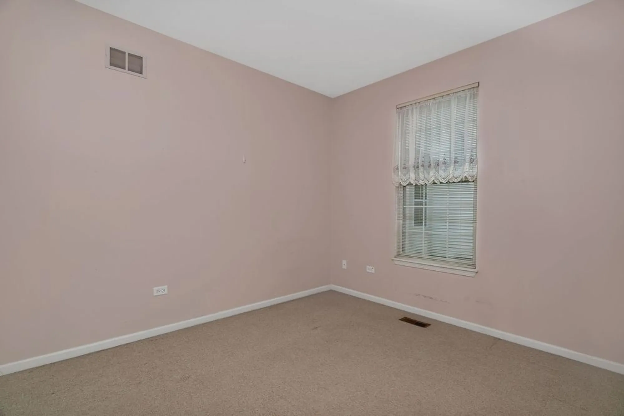 Property Slideshow image 19 of 32 | 21201 lily lake ln, Crest Hill, IL, 60403