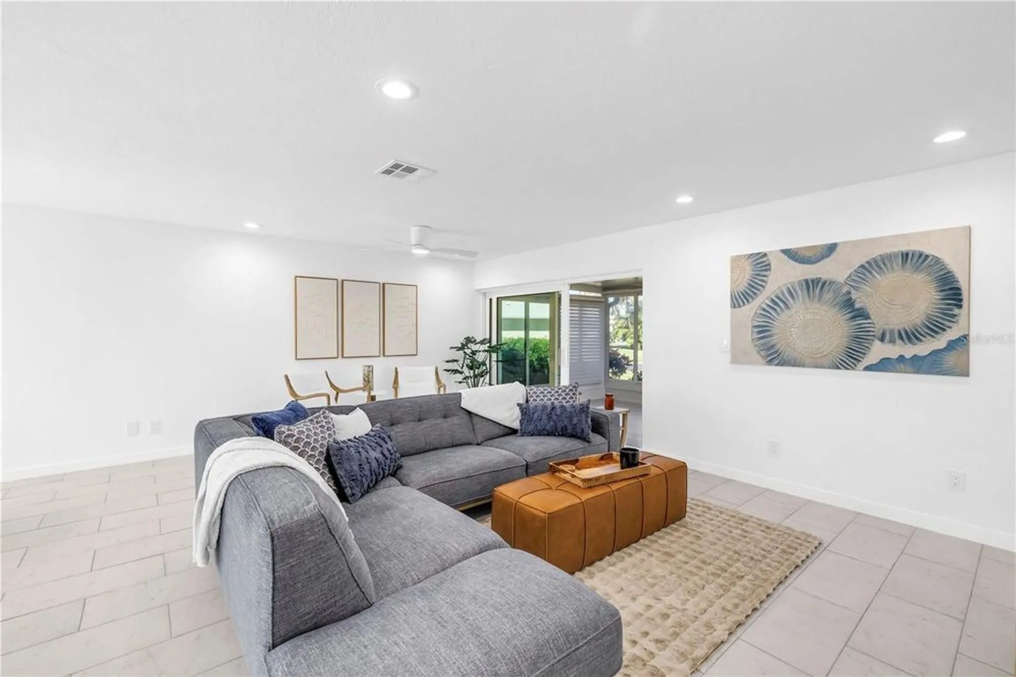 Property Slideshow image 19 of 60 | 111 whispering sands cir # v38, Sarasota, FL, 34242