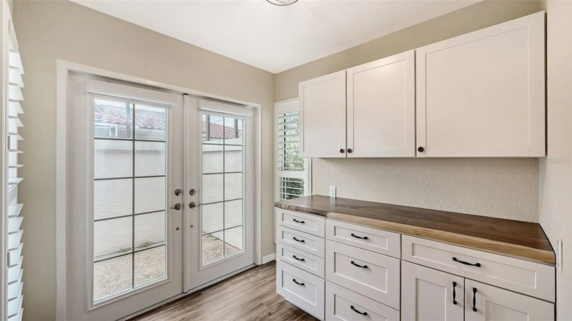 Property Slideshow image 20 of 63 | 7340 golf pointe cir, Sarasota, FL, 34243