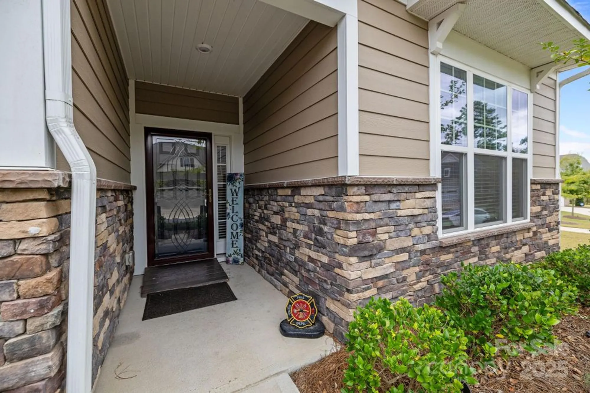 Property Slideshow image 9 of 25 | 16812 lookout landing ln, Charlotte, NC, 28278