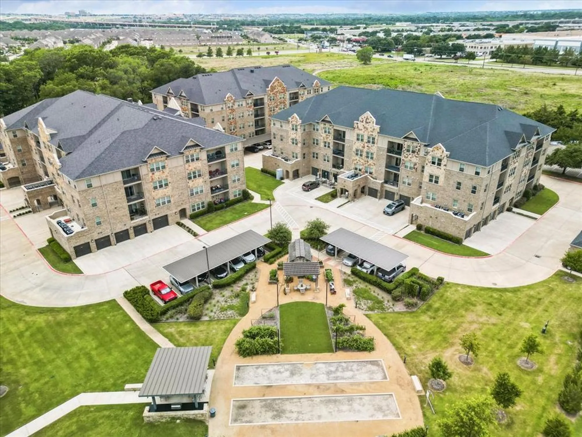 Property Slideshow image 33 of 38 | 1735 wittington pl apt 3308, Dallas, TX, 75234