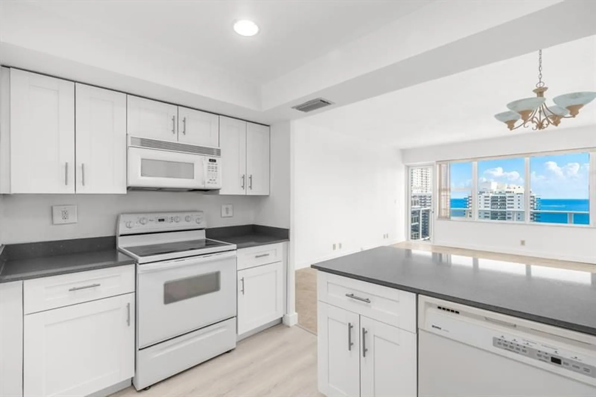 Property Slideshow image 14 of 28 | 3333 ne 34th st 1714, Fort Lauderdale, FL, 33308