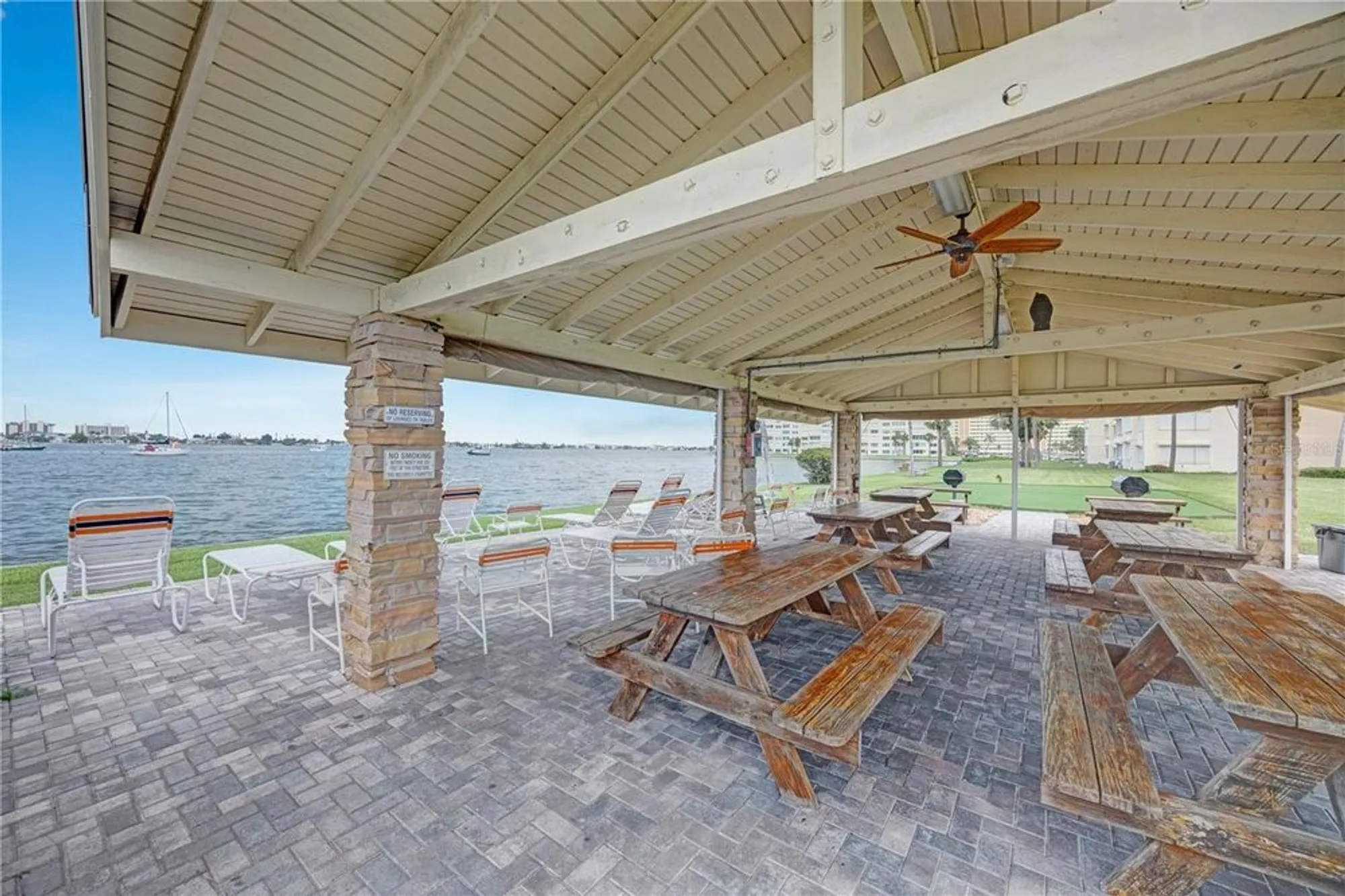 Property Slideshow image 31 of 47 | 4525 cove cir apt 1002, St Petersburg, FL, 33708