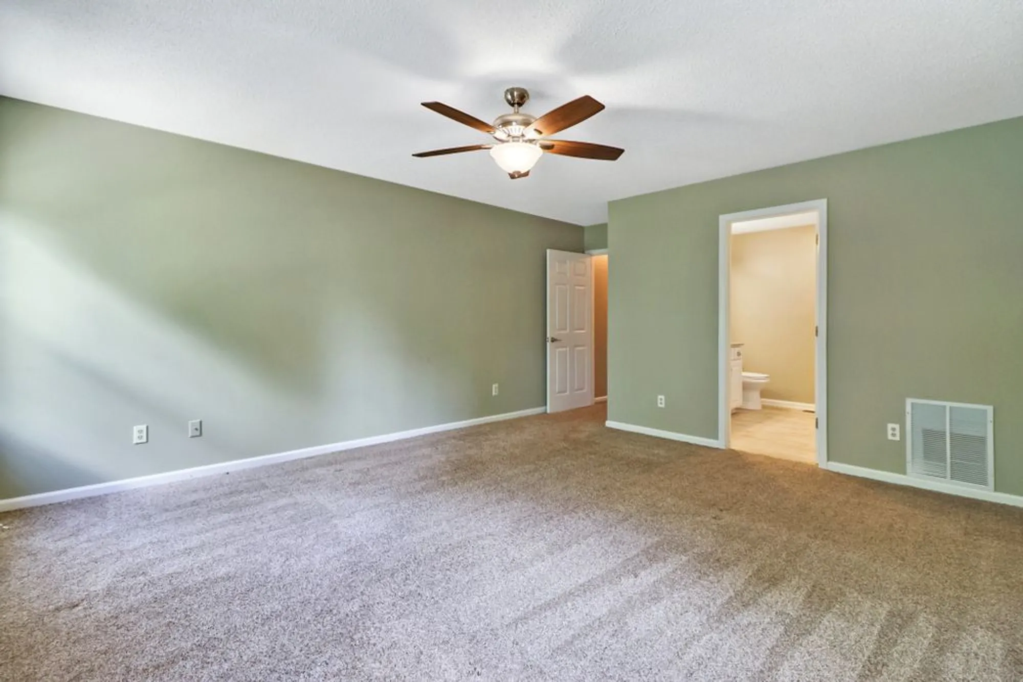 Property Slideshow image 15 of 33 | 104 minetta dr, Crossville, TN, 38558