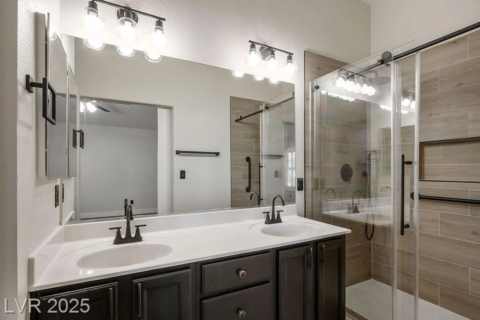 Property Slideshow image 13 of 32 | 4824 lawnwood ct, Las Vegas, NV, 89130