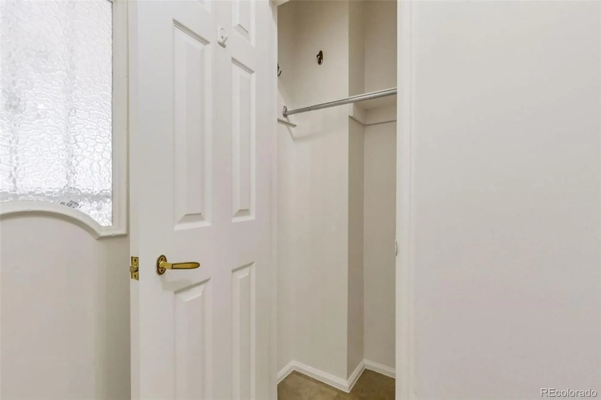 Property Slideshow image 10 of 49 | 13886 e linvale pl, Aurora, CO, 80014