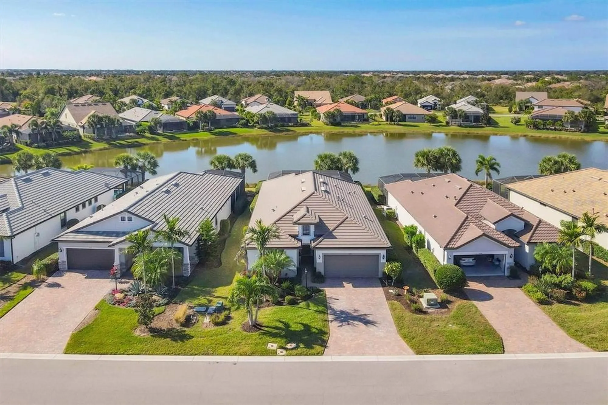 Property Slideshow image 4 of 73 | 7332 chester trl, Bradenton, FL, 34202