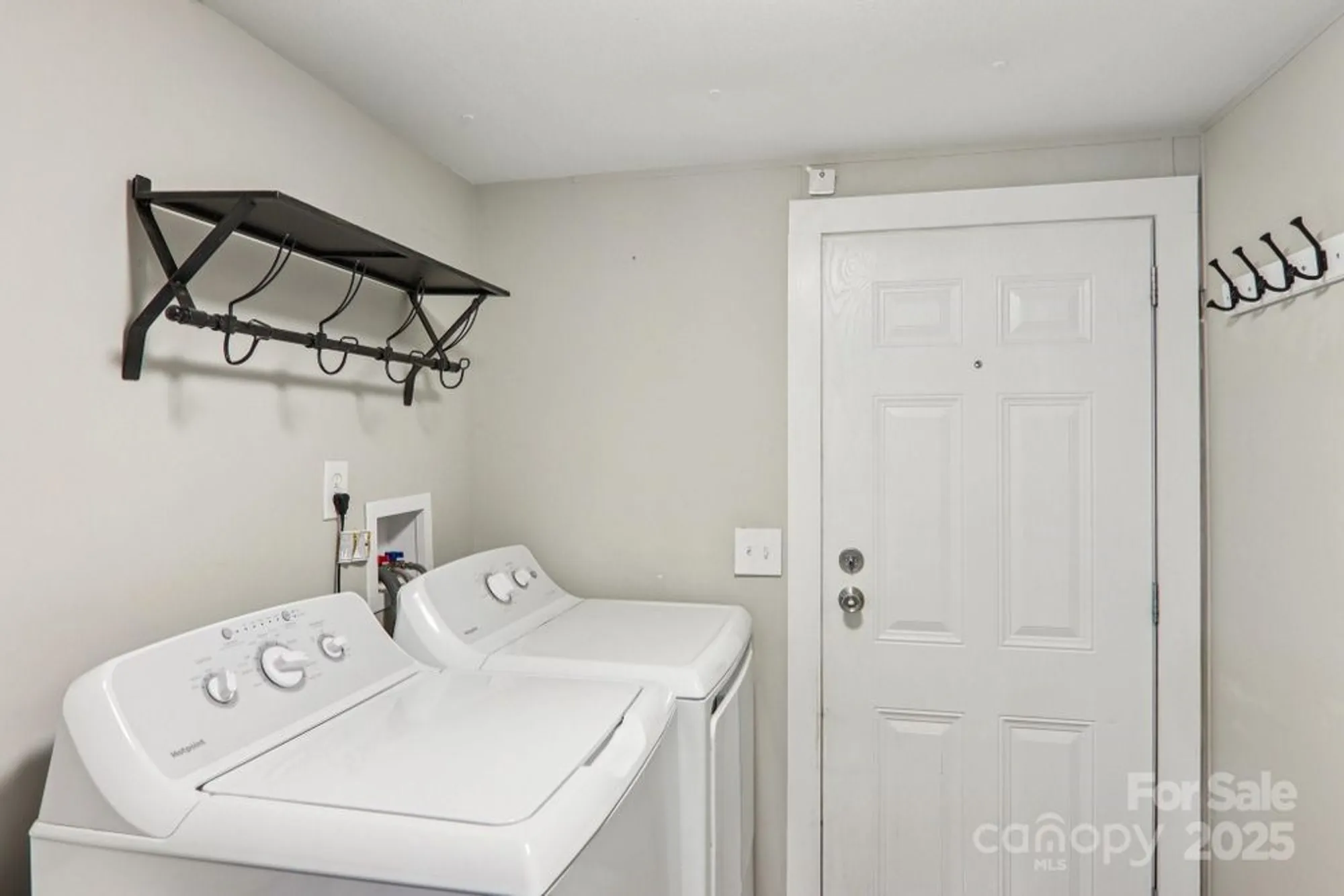 Property Slideshow image 31 of 48 | 302 meadowbrook ct, Hendersonville, NC, 28792