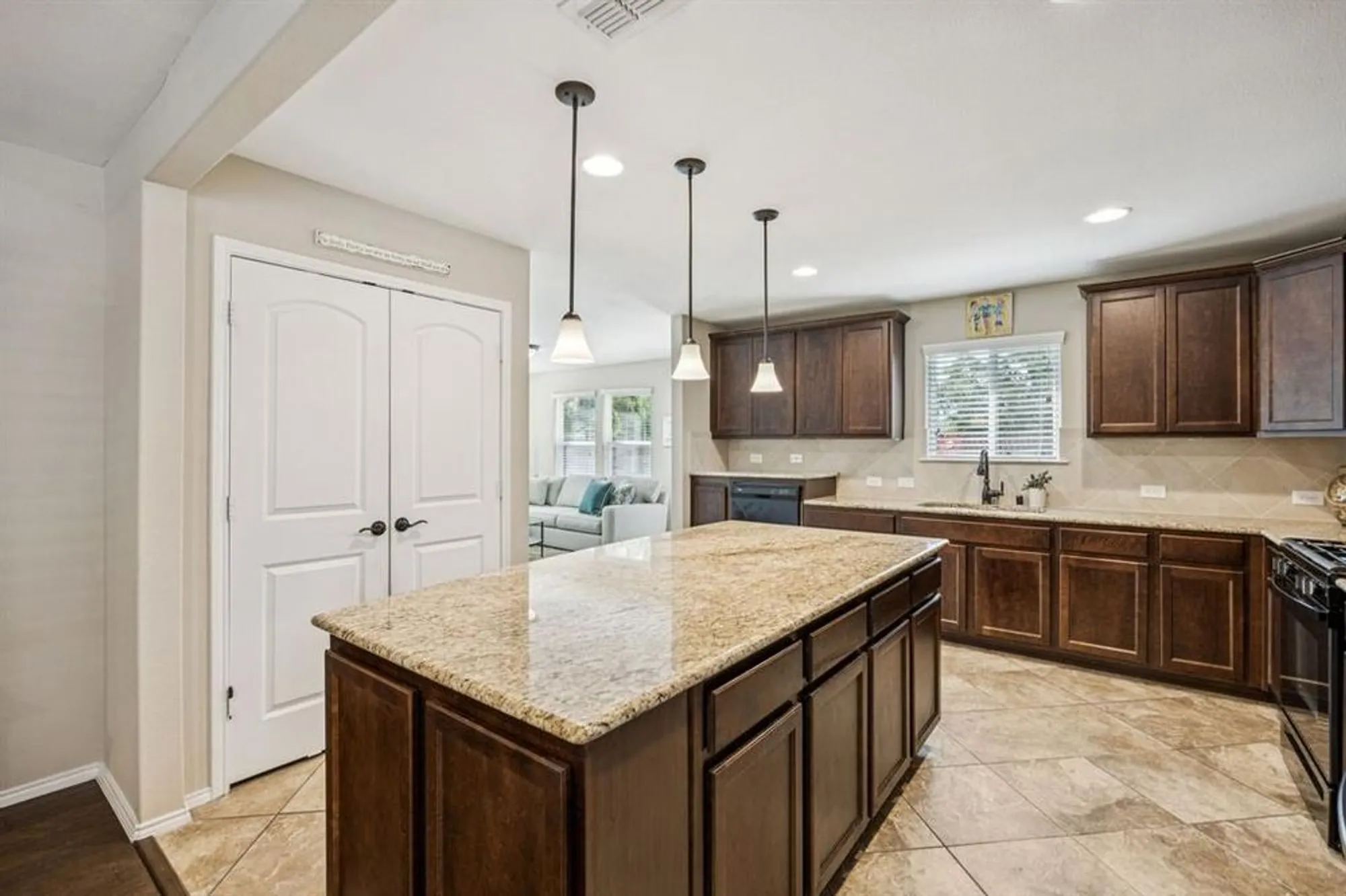 Property Slideshow image 13 of 27 | 7673 gulf breeze ln, Frisco, TX, 75036