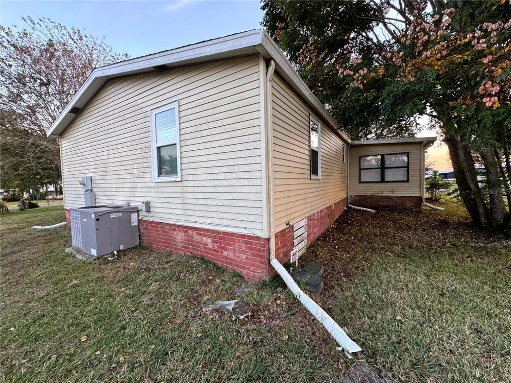 Property Slideshow image 40 of 49 | 813 saint andrews blvd, Lady Lake, FL, 32159