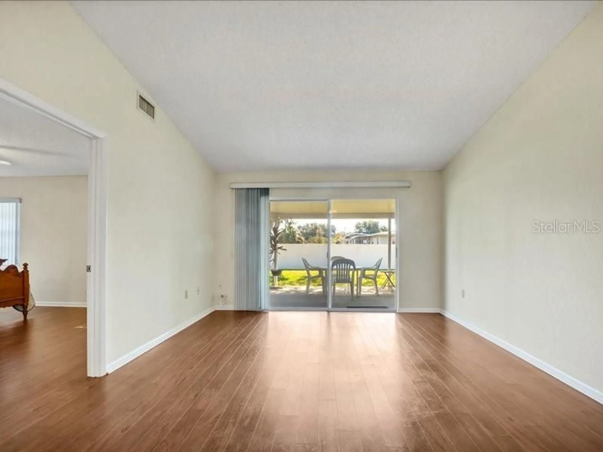 Property Slideshow image 3 of 36 | 1585 oakview cir, Winter Haven, FL, 33880