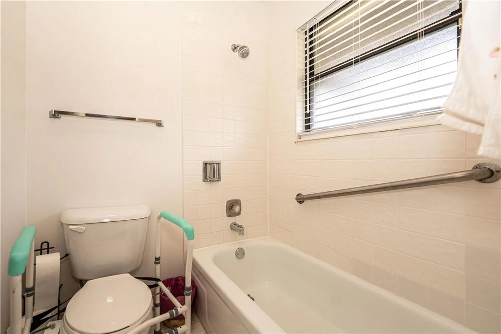 Property Slideshow image 23 of 38 | 272 beaver dam ct, Royal Palm Beach, FL, 33411