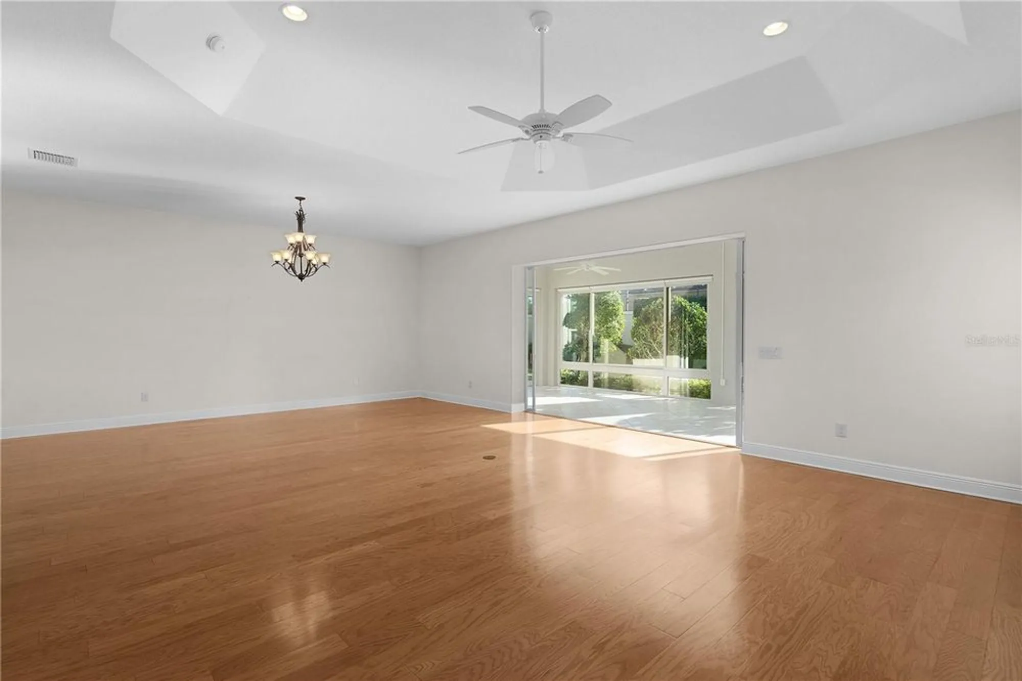 Property Slideshow image 13 of 51 | 2935 cedar grove loop, The Villages, FL, 32163