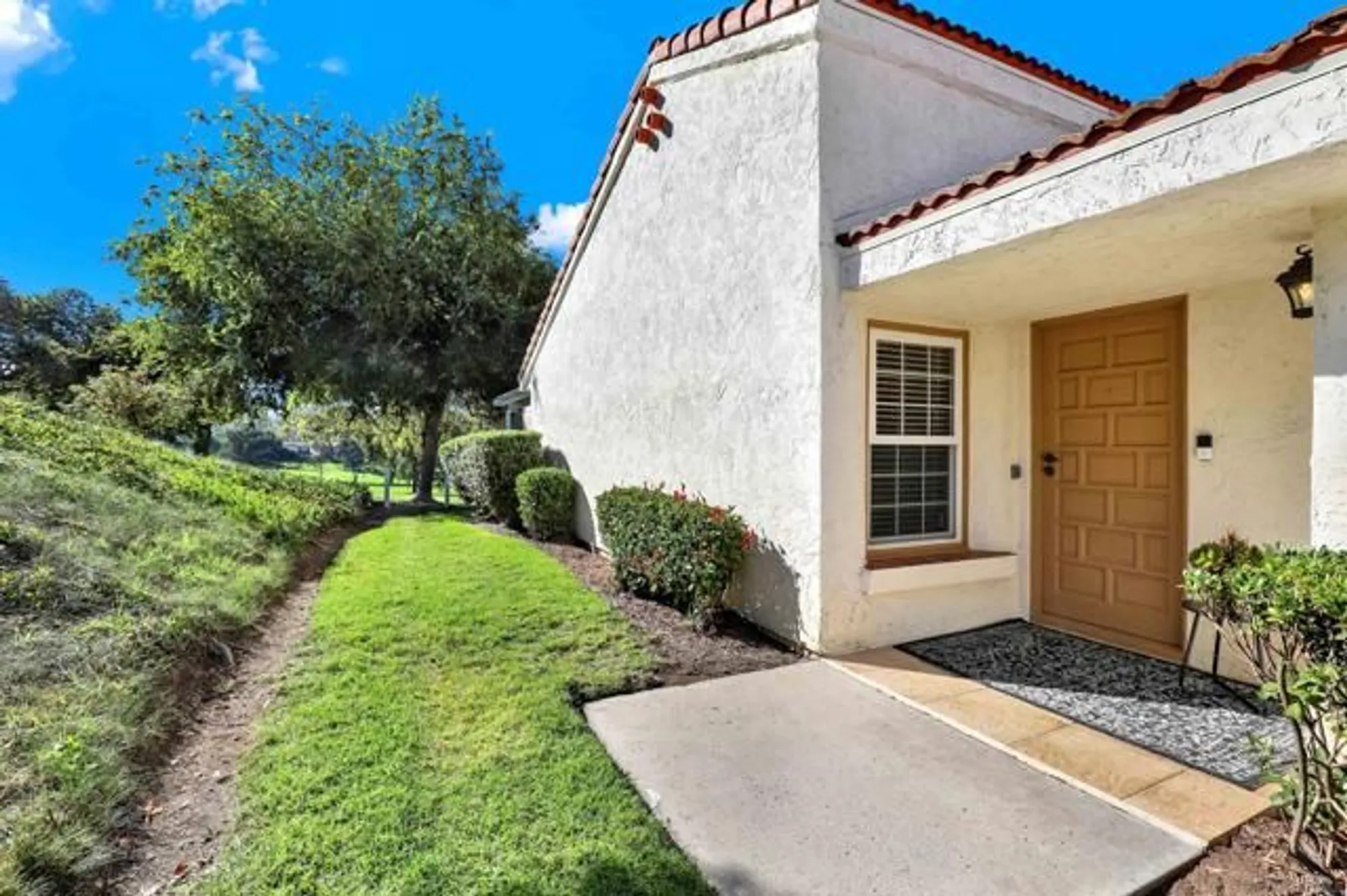 Property Slideshow image 6 of 50 | 17620 plaza ascope, San Diego, CA, 92128