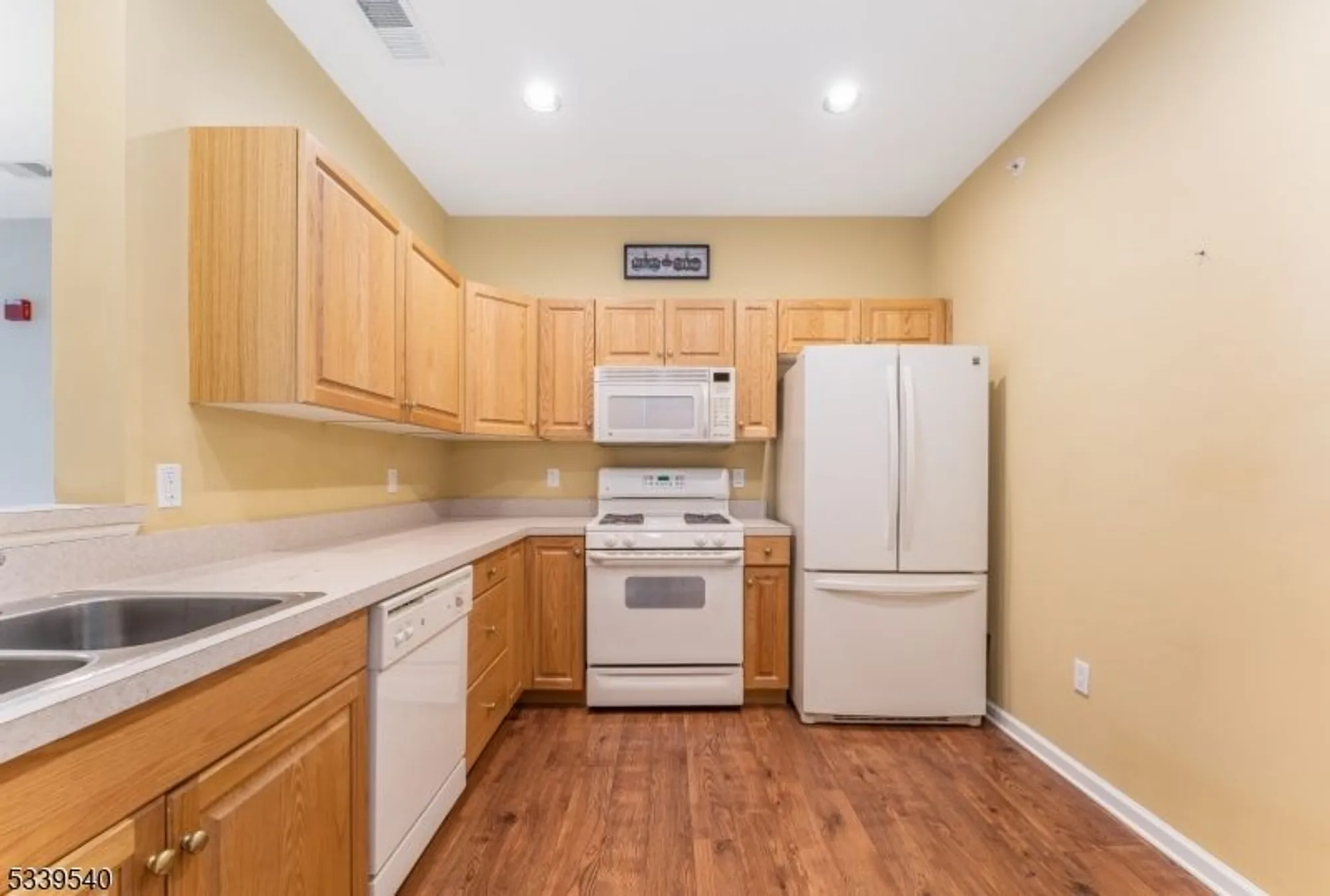 Property Slideshow image 3 of 48 | 6015 brookfield glen dr # 15, Belvidere, NJ, 07823