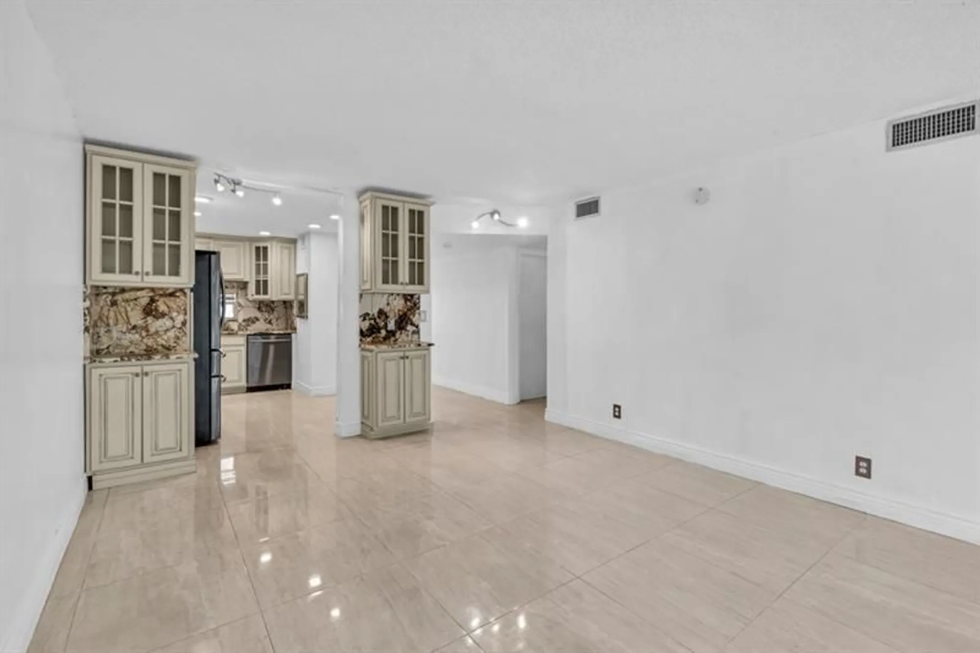 Property Slideshow image 18 of 50 | 8941 s hollybrook blvd apt 104, Pembroke Pines, FL, 33025